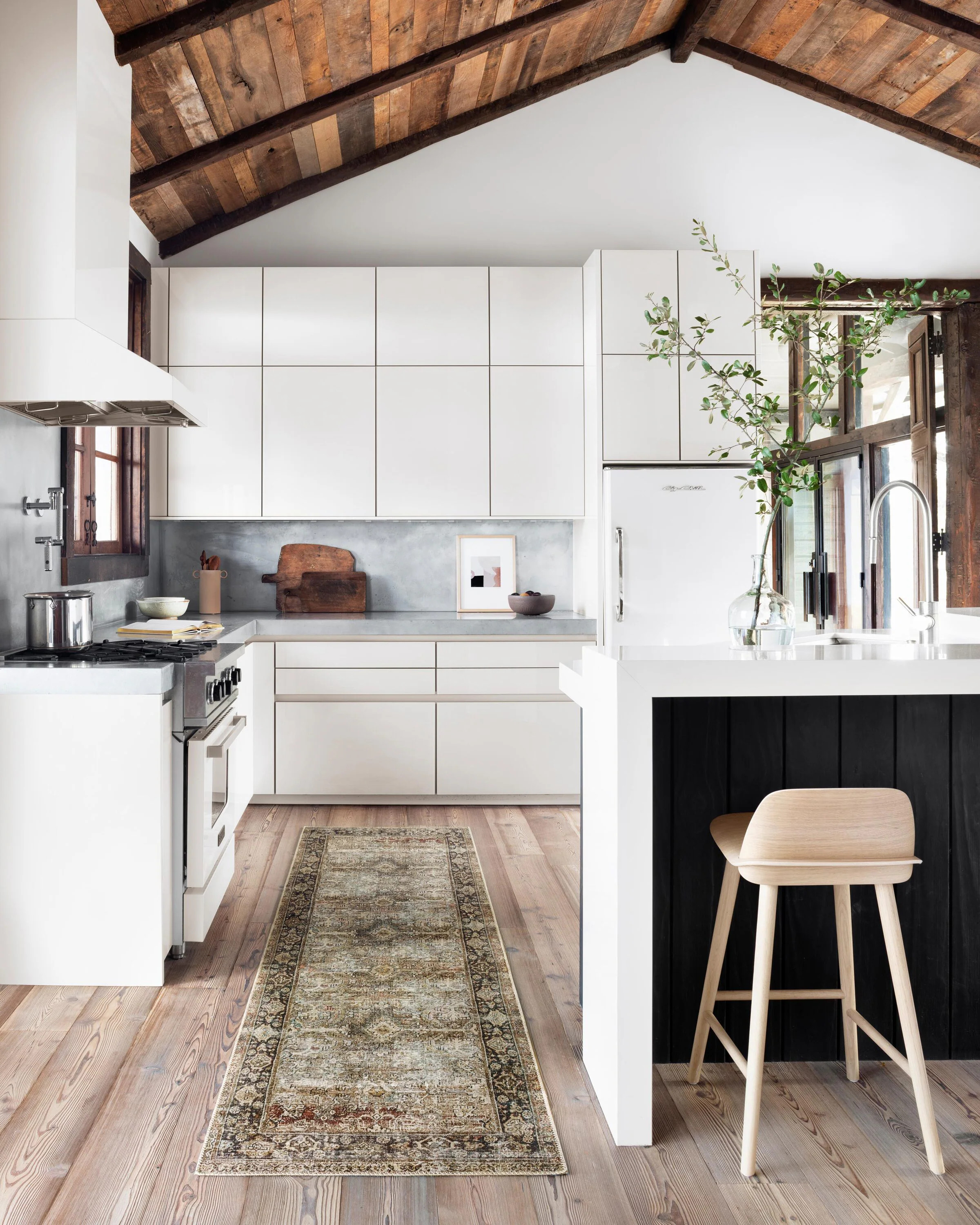 Loloi II Layla 3 x 12 (ft) Loomed Polyester Olive / Charcoal Rectangular Indoor Distressed/Overdyed Oriental Area rug | LAYLLAY-03OLCC26C0 | Lowe's