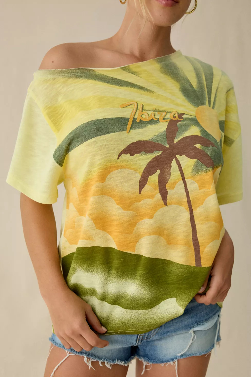 BDG Courtney Graphic Off-The-Shoulder Oversized Tee | Urban Outfitters (US and RoW)