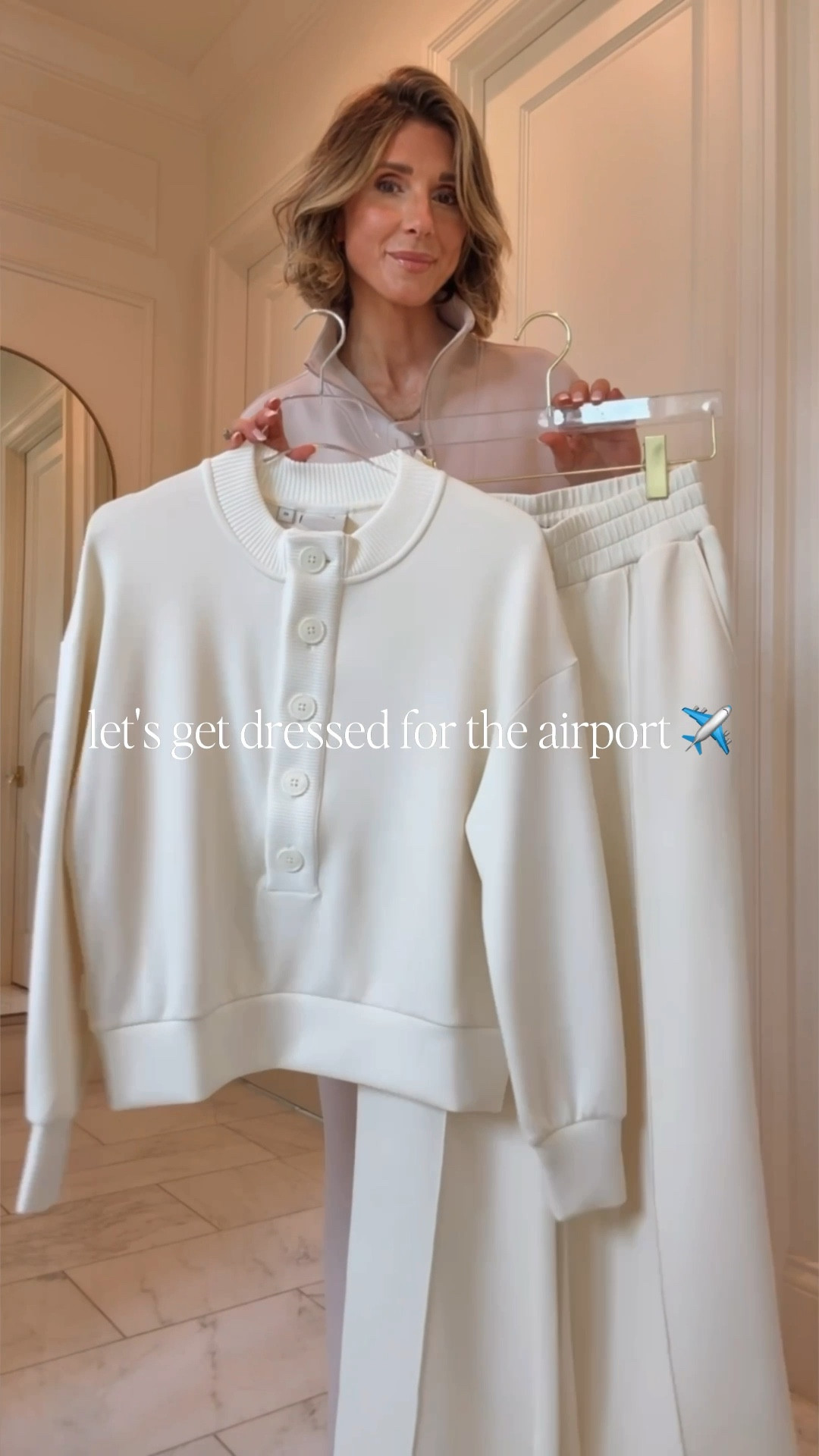 Comfortable and stylish airport outfit. I'm wearing g size xs in bottoms and 29" inseam I'm 5'7 for reference. 