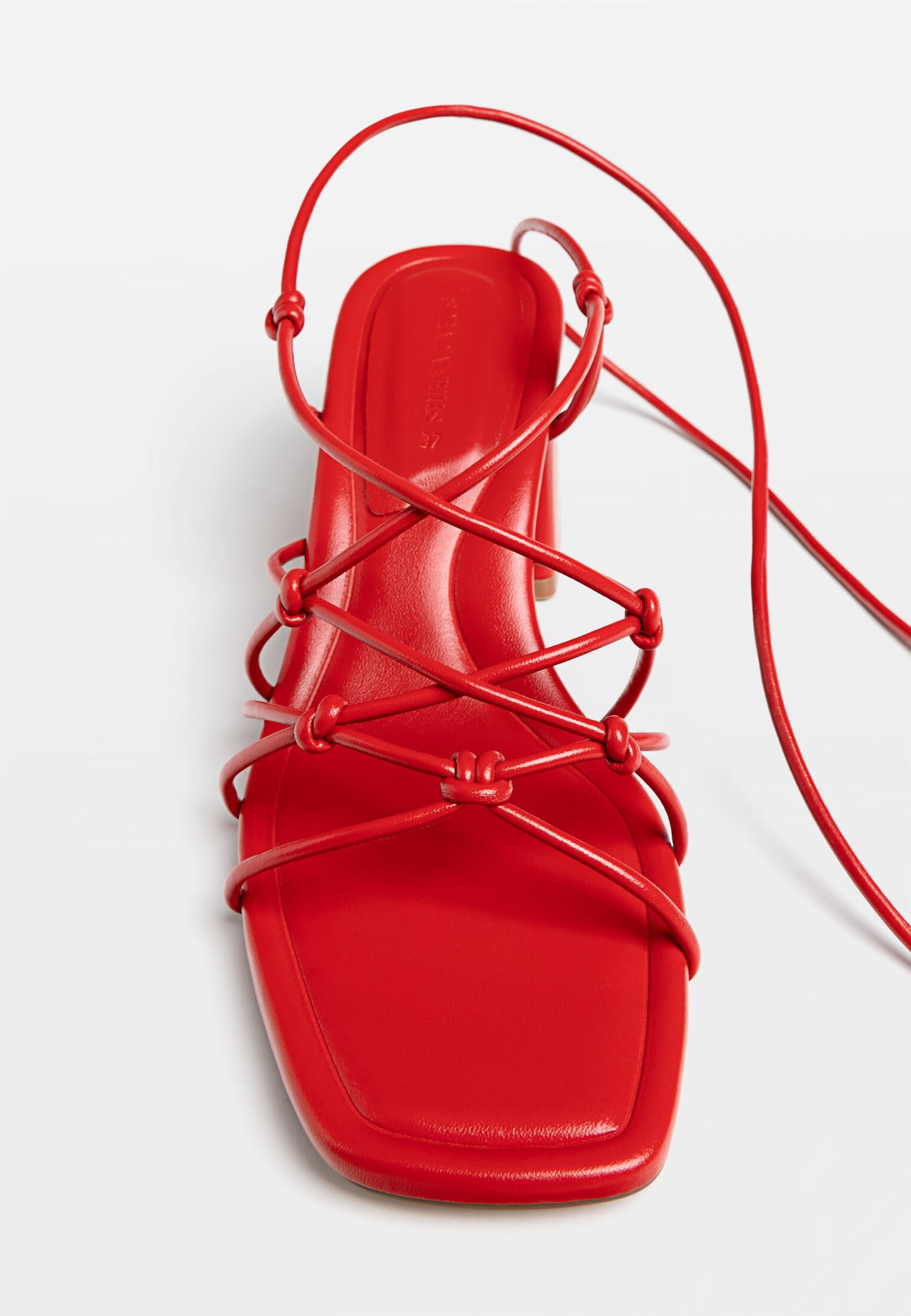 Block heel sandals with knot details | Stradivarius (UK)