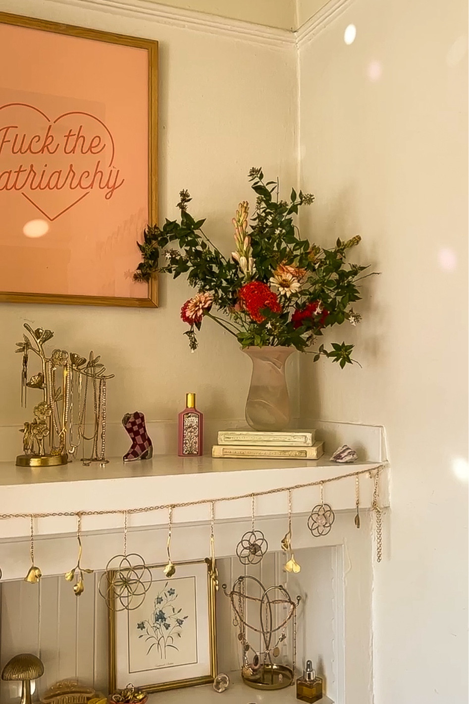 bookshelf deets 💐

#LTKHome #LTKSeasonal #LTKStyleTip