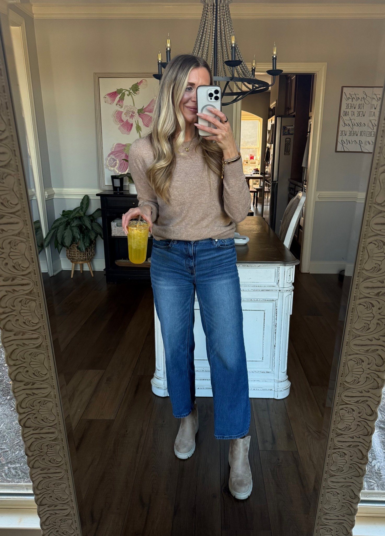 This cashmere sweater + these jeans = everything. A closet staple combo you’ll reach for on repeat. Linked here 🤍