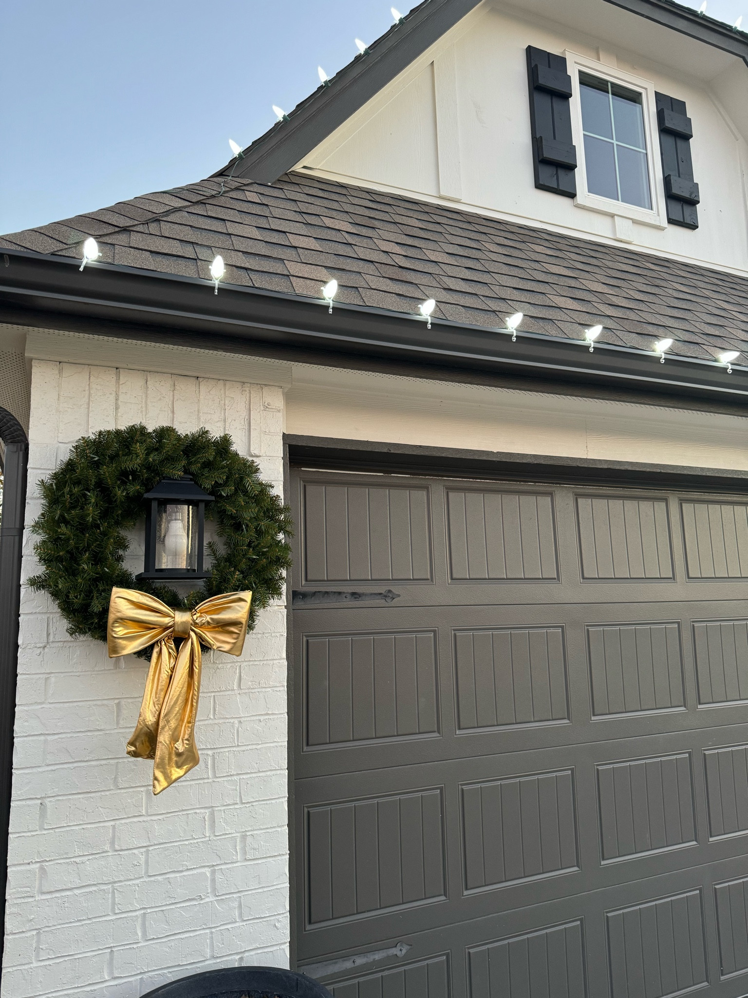 I’m OBSESSED with these gold bows + Christmas wreaths for the outside of our house. The perfect simple touch to add a little cutesy!

Christmas decor outdoor Christmas bows gold bows Christmas bow large bow prelit wreath Christmas wreath outdoor wreath home decor outdoor decor

#LTKSeasonal
