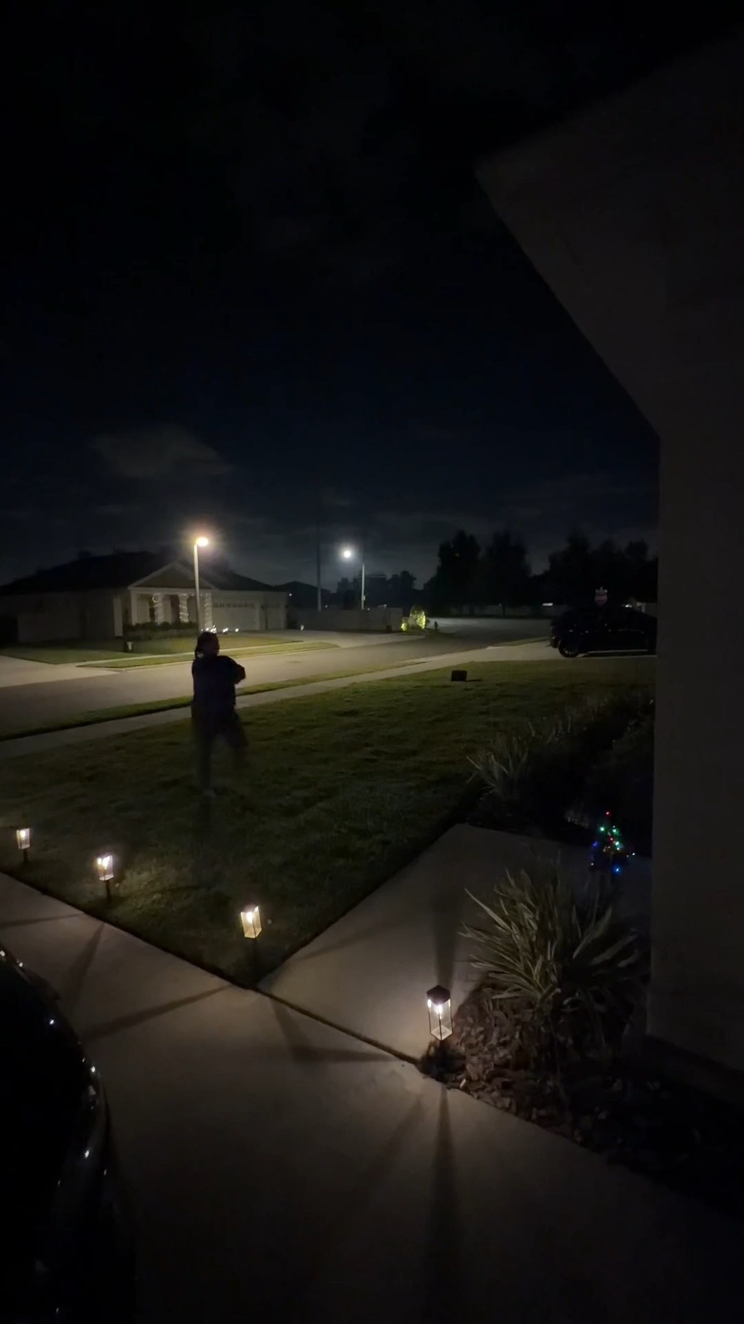 Solar-Powered Floodlight Pan/Tilt Security Camera Kit