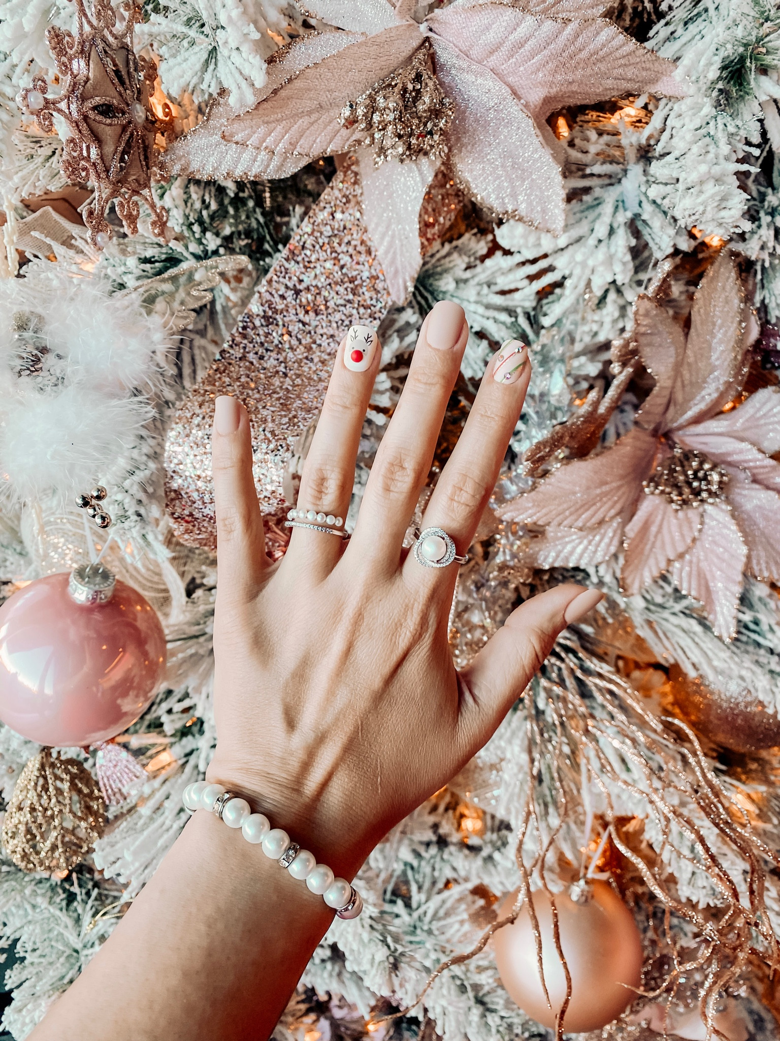The perfect holiday manicure! 💝💅🏼

#LTKHoliday #LTKSeasonal #LTKGiftGuide