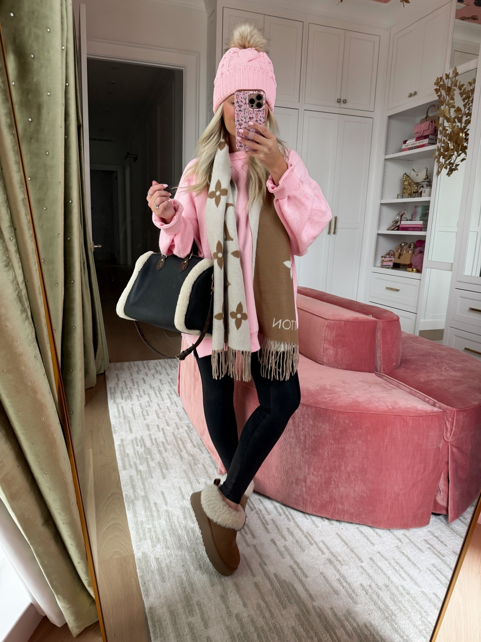 Love this sweatshirt! Wearing size small!

#LTKdayinmylife #LTKgrwm #LTKmomlife