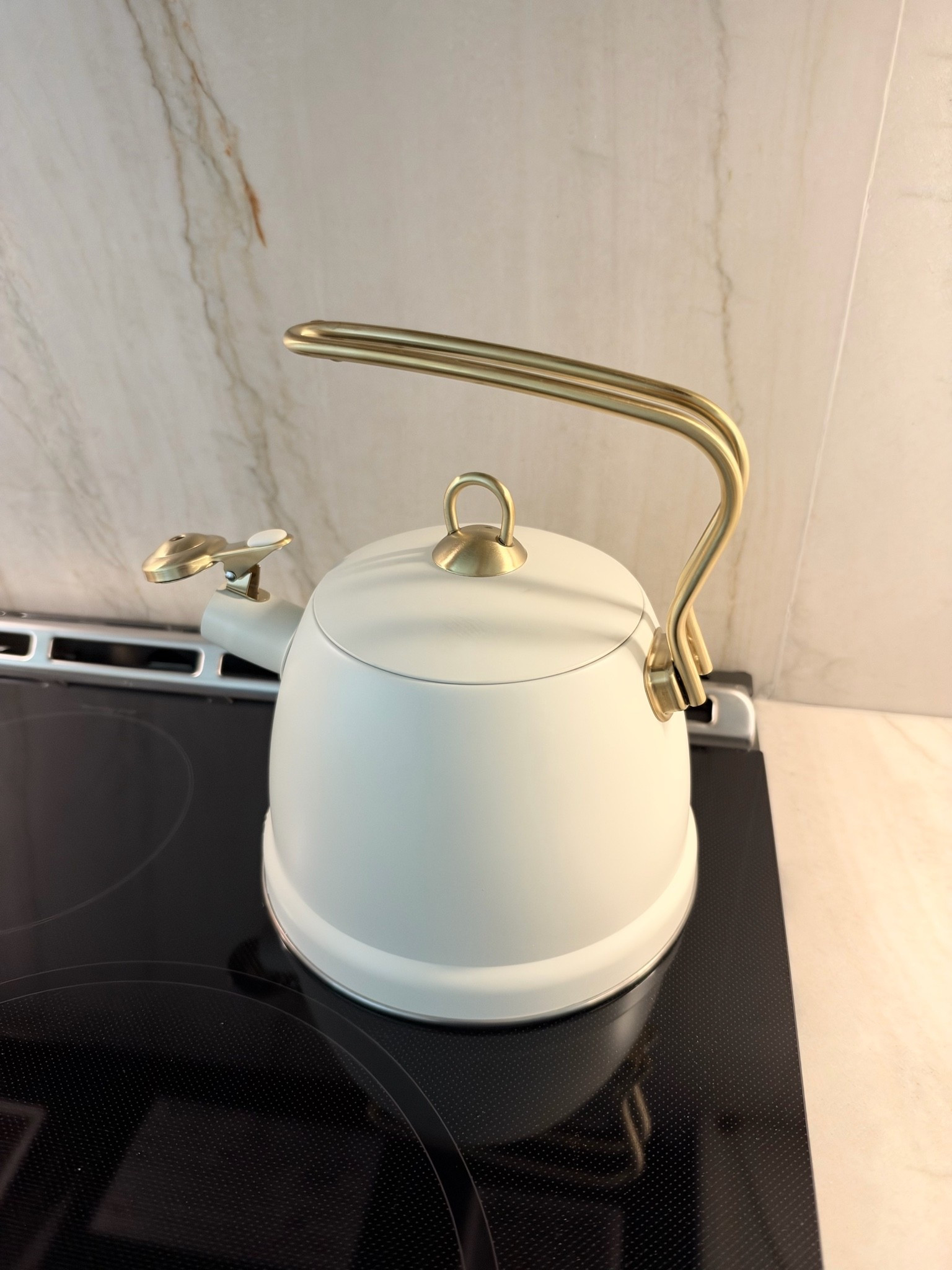 You won’t believe where this tea kettle is from!! Walmart! How chic is this?!

#LTKSaleAlert #LTKHome #LTKOver40