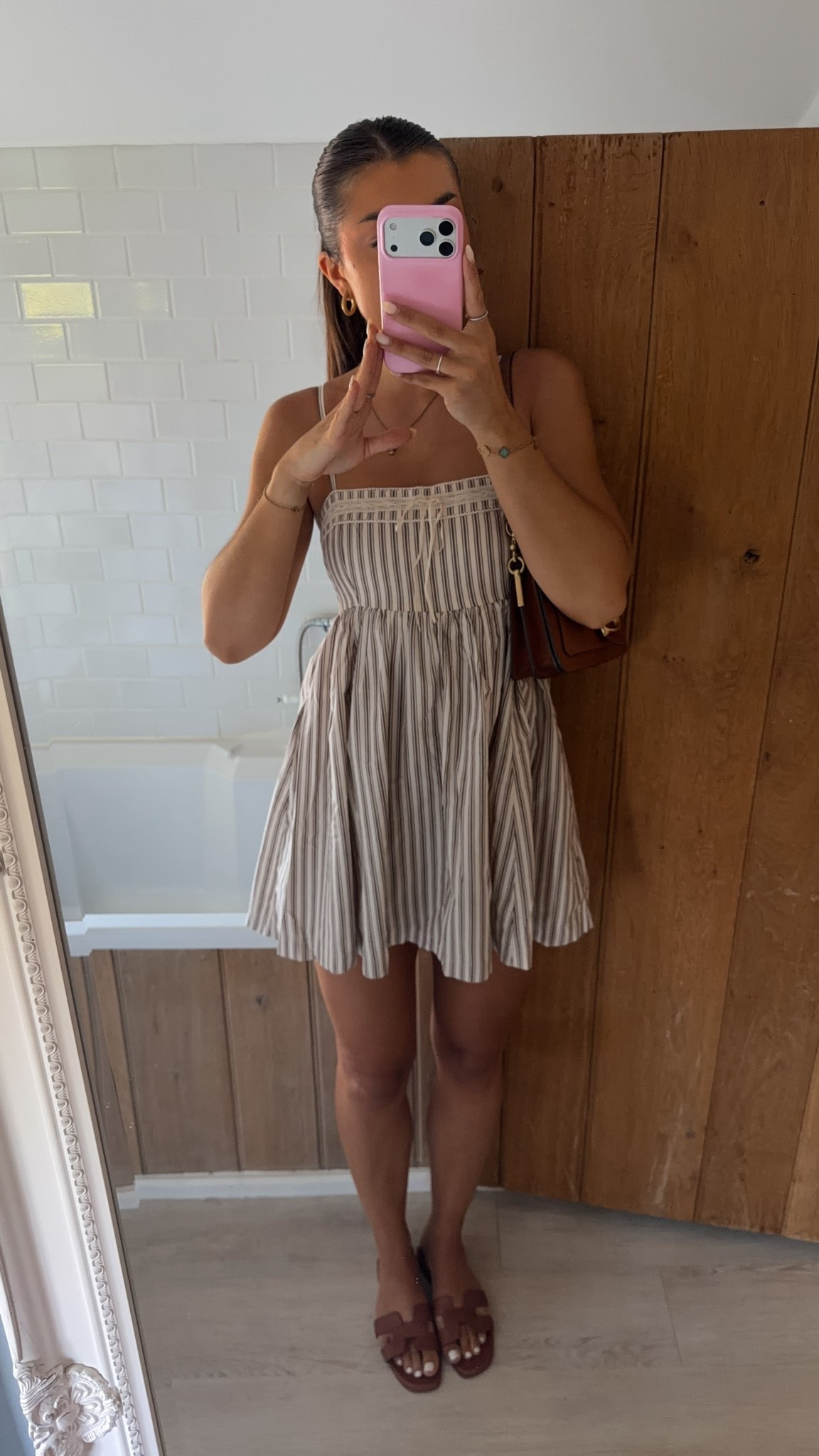 Wearing the cuuuutest summer dress today! And in the sale for £29!! It has adjustable straps, pockets, built in shorts & it’s slightly longer at the back 👏🏽👏🏽 Abercrombie just gets it

#LTKsummer #LTKuk #LTKstyletip