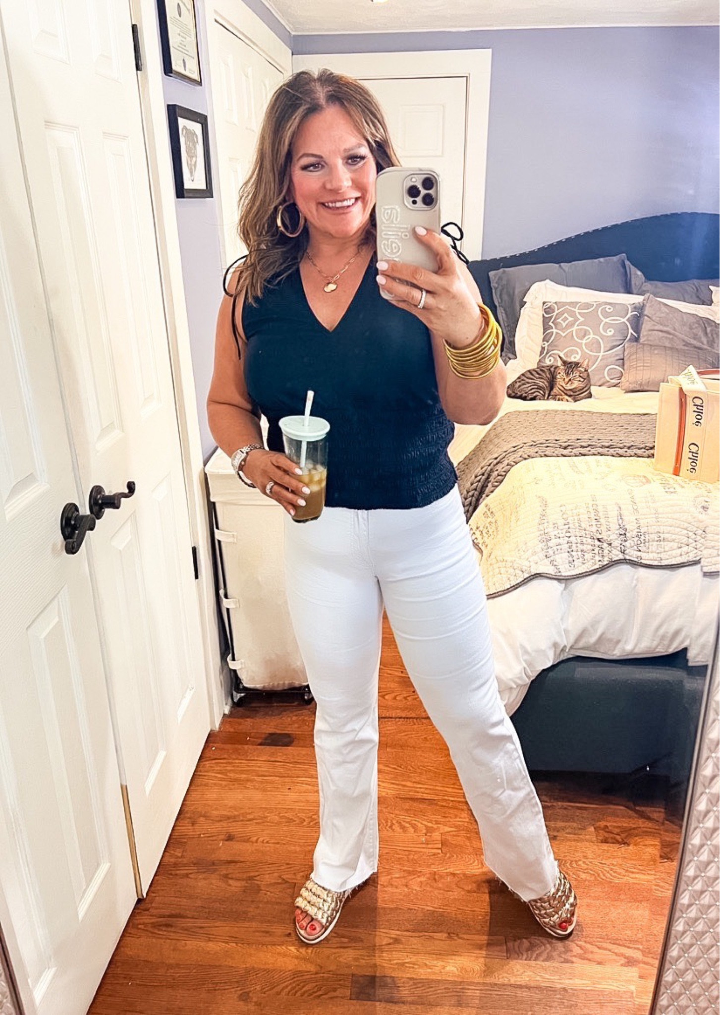 Oh my gosh… today it’s going to be in the upper 60’s. For early April in New England, that’s pretty unusual. I’m not complaining at ALL. Bring on the warm weather.
These white jeans are IDEAL for this time of year. They are the perfect way for your wardrobe to reflect spring and summer even if it’s still to chilly for shorts. The 

#LTKFind #LTKSeasonal #LTKstyletip