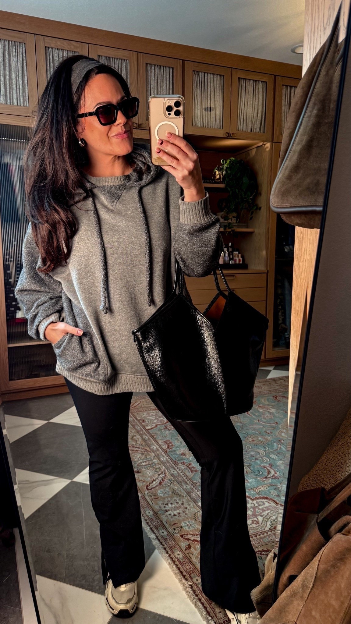 I love an easy hoodie and flares moment. This is one of my favorite comfy outfits for winter errands!



#LTKootd #LTKSeasonal #LTKMidsize