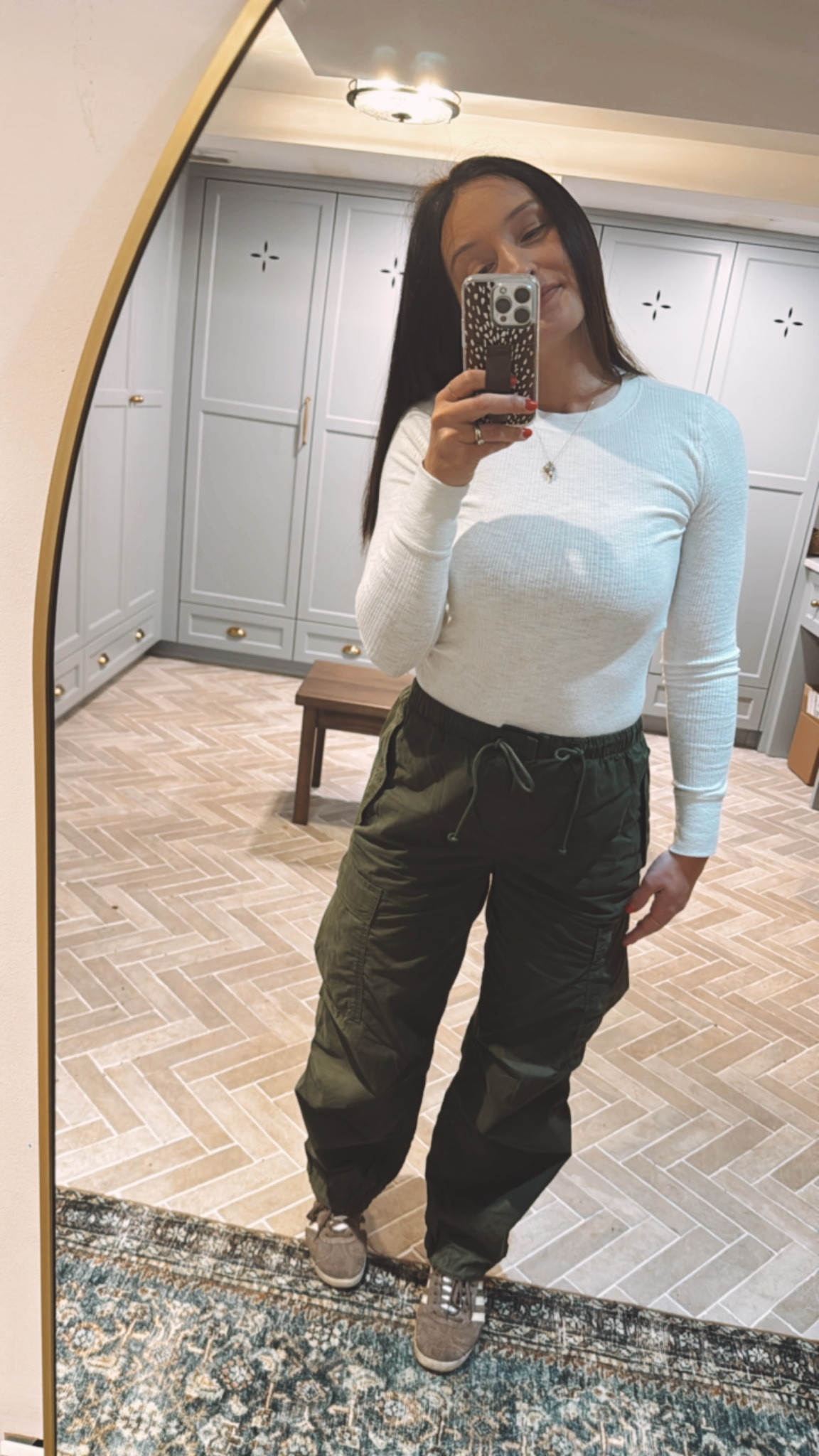 scored these pants at the Aritzia sale.
wearing small: size 27 jeans
