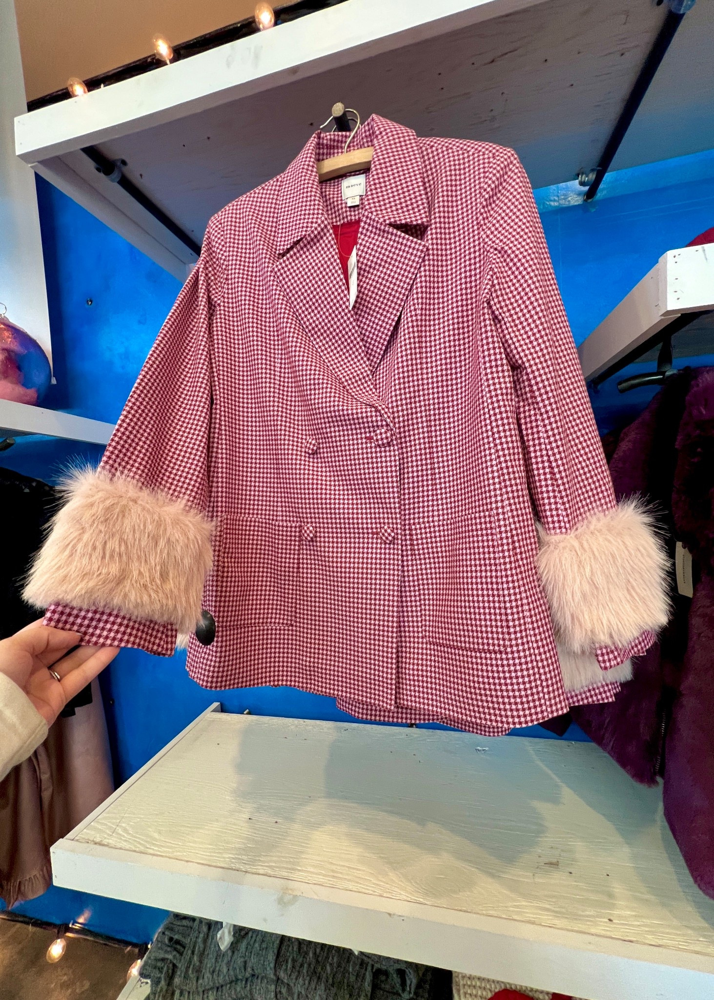 Maeve Houndstooth Faux Fur-Cuff Blazer at Anthropologie 

#LTKHoliday #LTKWorkwear #LTKSeasonal