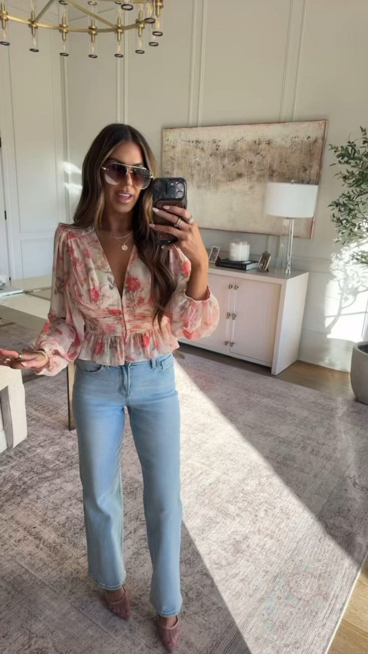 wearing a small top and 26 in the jeans! use my code hollie35 for 35% off! 

 