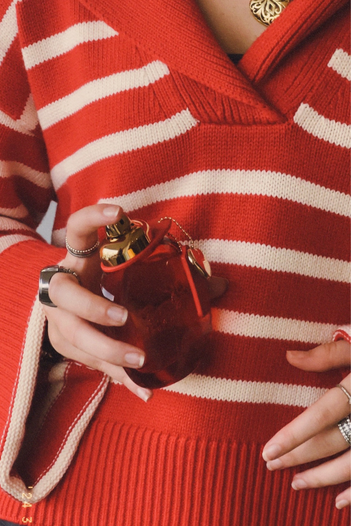 Perfume com cheiro de MORANGO 🍓 (sério, apenas sintam o cheiro dele quando tiverem a oportunidade!! Para quem gosta de perfume doce frutado ELE É O MELHOR que eu já senti 😭🍓✨) Love by @coach 

Ps: deixei vários sites para vocês compararem os preços e os tamanhos mas tenho cupom de 10%off no site da AmoBeleza para ajudar 💁🏻‍♀️ “NICOLE10” ✨

#LTKbrasil #LTKbeauty