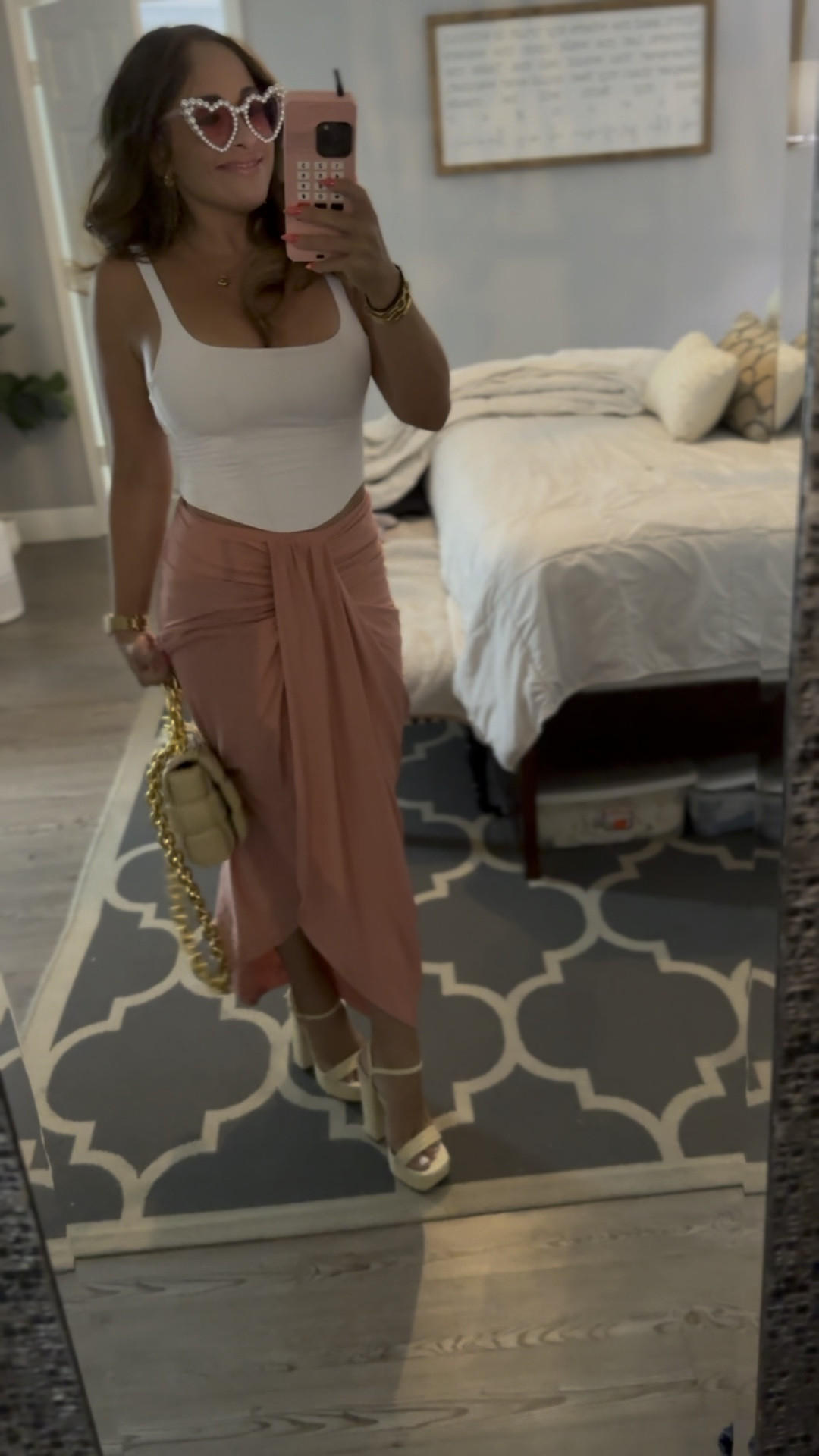 Feminine Summer Outfit


#LTKStyleTip #LTKSeasonal #LTKShoeCrush