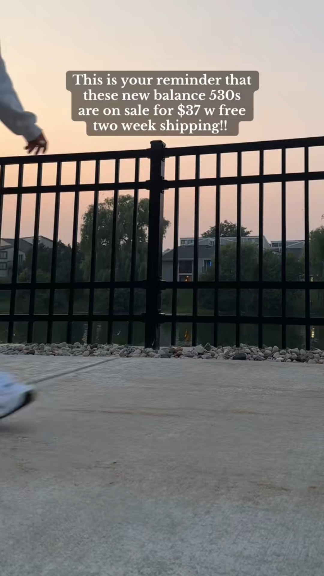 I’ve worn these for every walk my pup the past 3 weeks and can confirm they're comfy and goooood quality!!
#wellnessaesthetic #wellnessgirl #cleangirlaesthetic #pilatesaesthetic