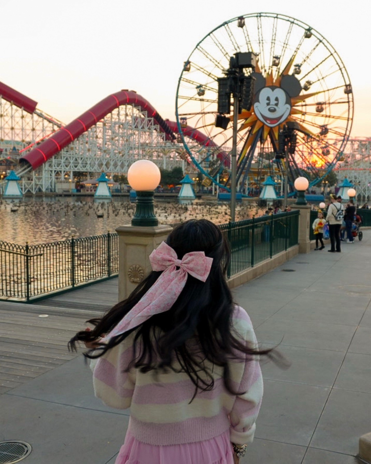 felt like a little girl again… in the best way 🎀✨

#disneyvibes #disneystyle #softgirlaesthetic

#LTKTravel #LTKstorytime #LTKdayinmylife