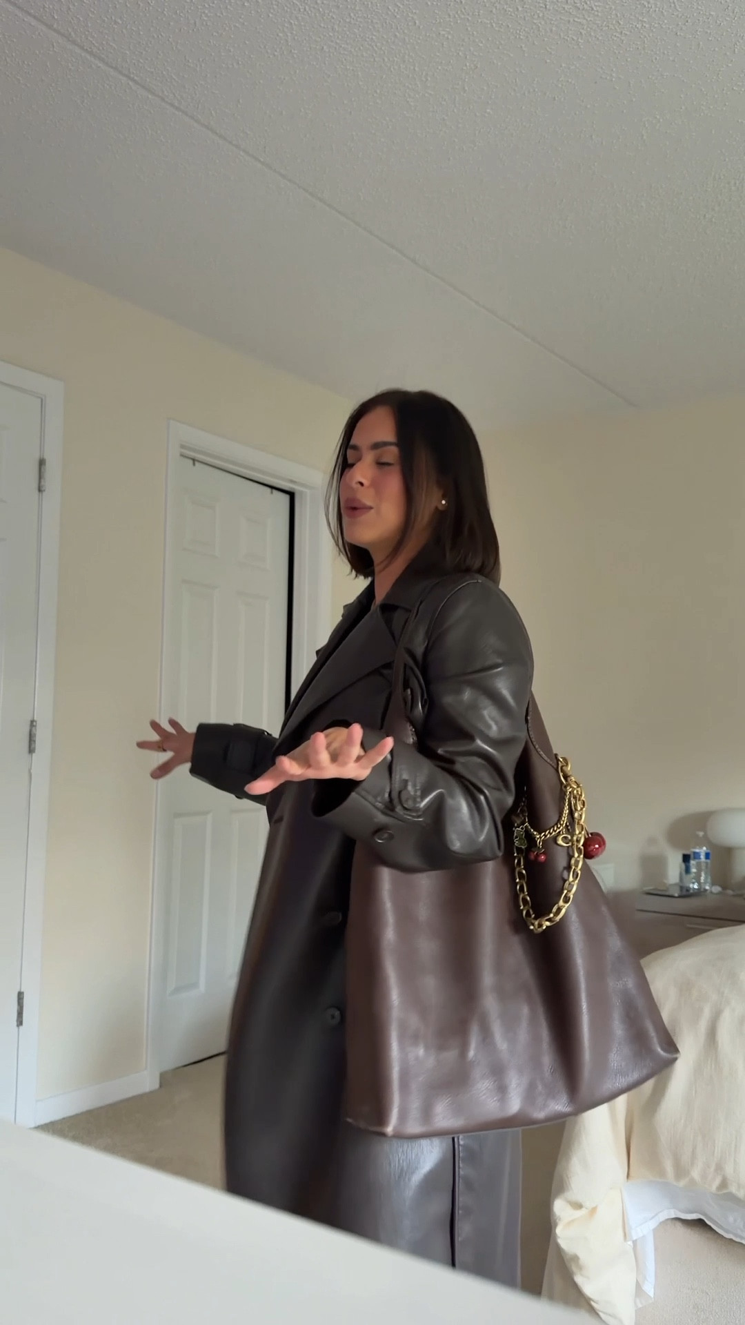 Black and brown outfit. Leather trench coat and baggy jeans 🤎he's

#LTKStyleTip