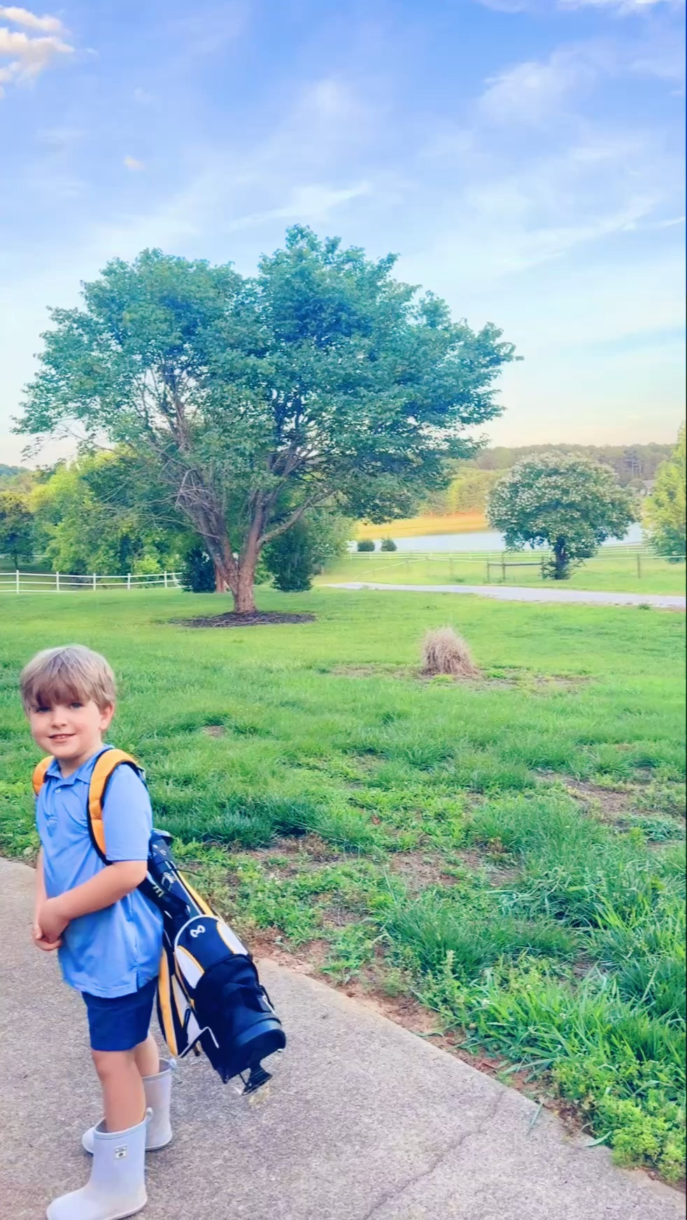 And then spent the evening out on the land hitting golf balls ⛳️ and someone sure was excited to use his brand new golf clubs 🩶 he got for his birthday 🎂 - look at him go!! 😍💨