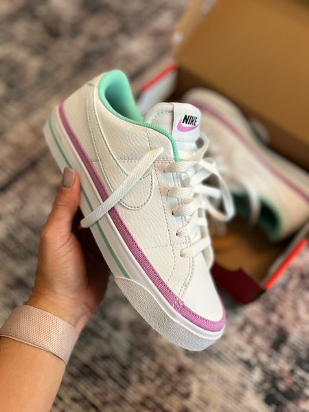 Forever a Nike girl 😍 how cute are these pastel colors! Runs true to size 
#nike
#shoeaddict
#sneakers
#nikeshoes
#nikesneakers 
#giftsforher
#giftsforhim
#holidaygiftidea
