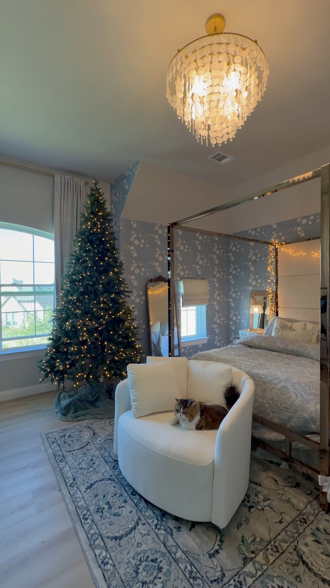 Black Friday happening now at @thehomedepot shop my holiday home today 

#thehomedepotpartner #thehomedepot 

