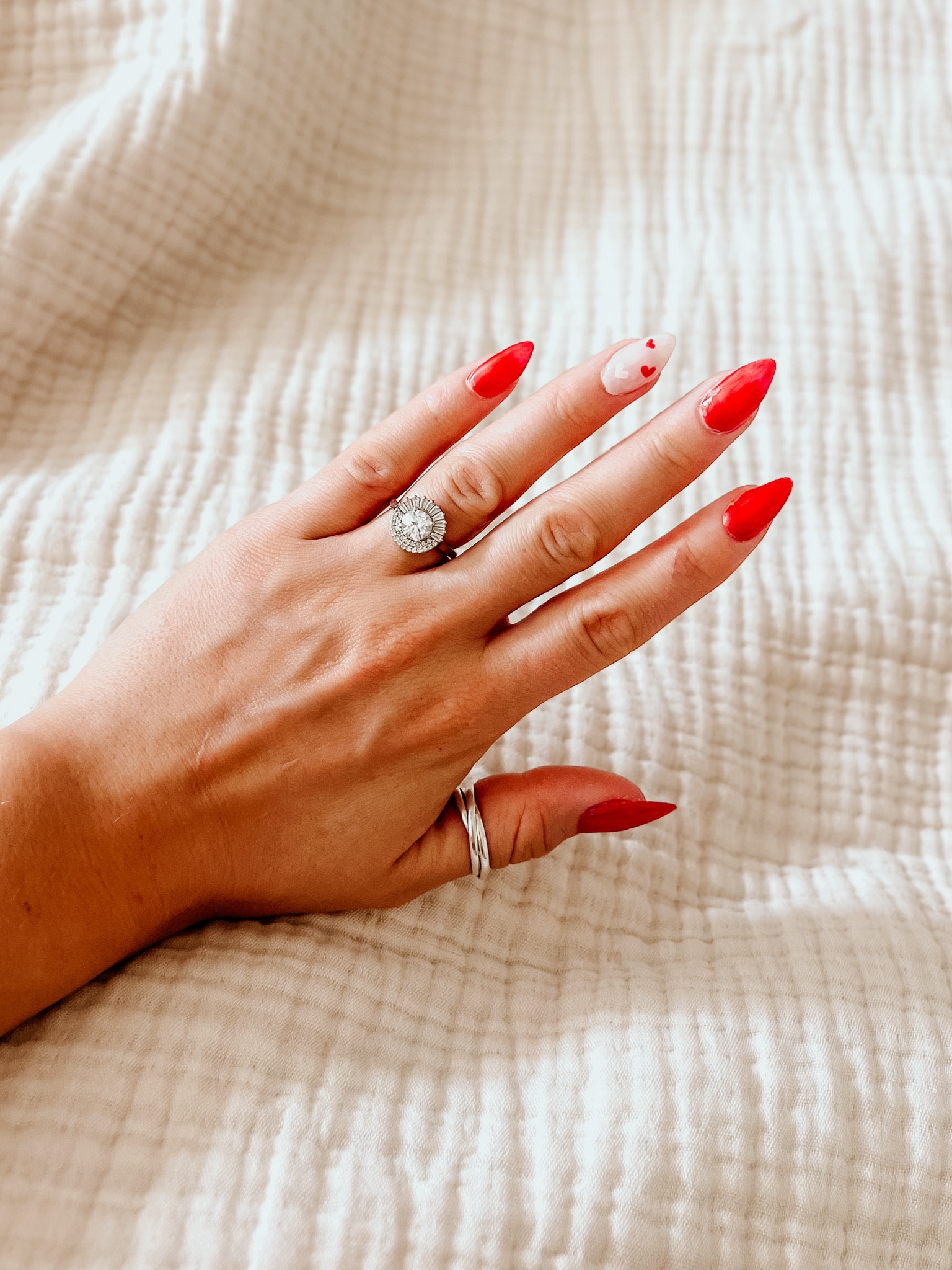 V-day nails ❤️ I’m still a work in progress doing my own nails 🙈 but they’ve definitely been worse!