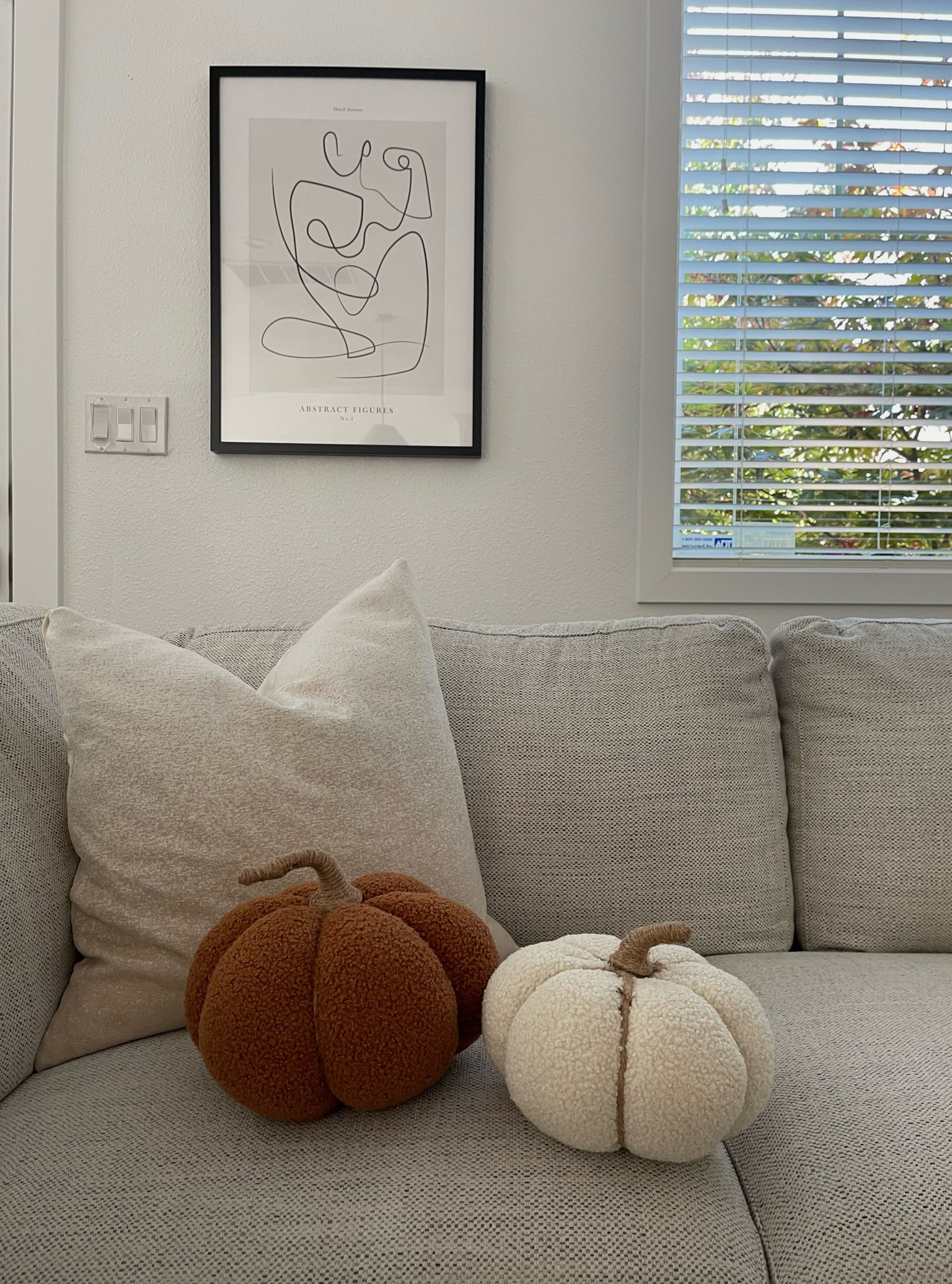 Pumpkin pillows to complete my Fall home decor 🎃🤎🍂


Fall home/pumpkin decor/pumpkin pillows/Halloween 

#LTKstyletip #LTKsalealert #LTKSeasonal