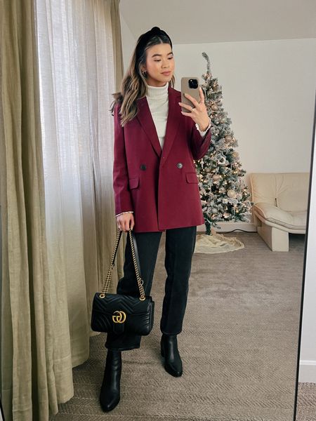 Madewell maroon blazer layered over an Everlane white turtleneck with Madewell black denim jeans and black heeled booties!

Top: XXS/XS
Bottoms: 00/0
Shoes: 6

#winter
#winterfashion
#winterstyle
#winteroutfits
#giftsforher
#madewell
#everlane

#LTKHoliday #LTKSeasonal #LTKworkwear