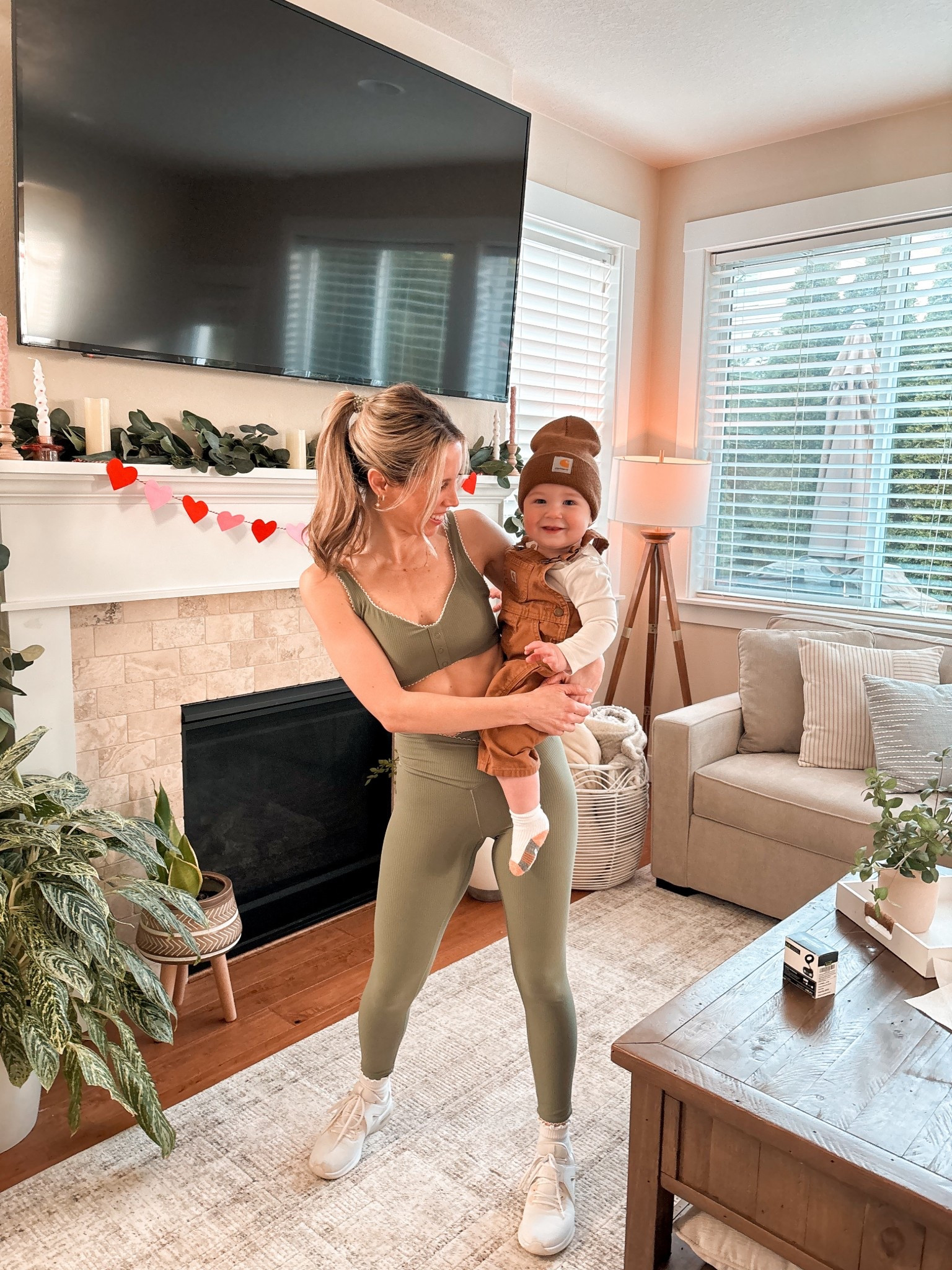 Aerie offline set in this green color is so cute with the white stitching. Wearing small in top and bottom. Comes in other colors too! 

#LTKdayinmylife #LTKootd #LTKmomlife