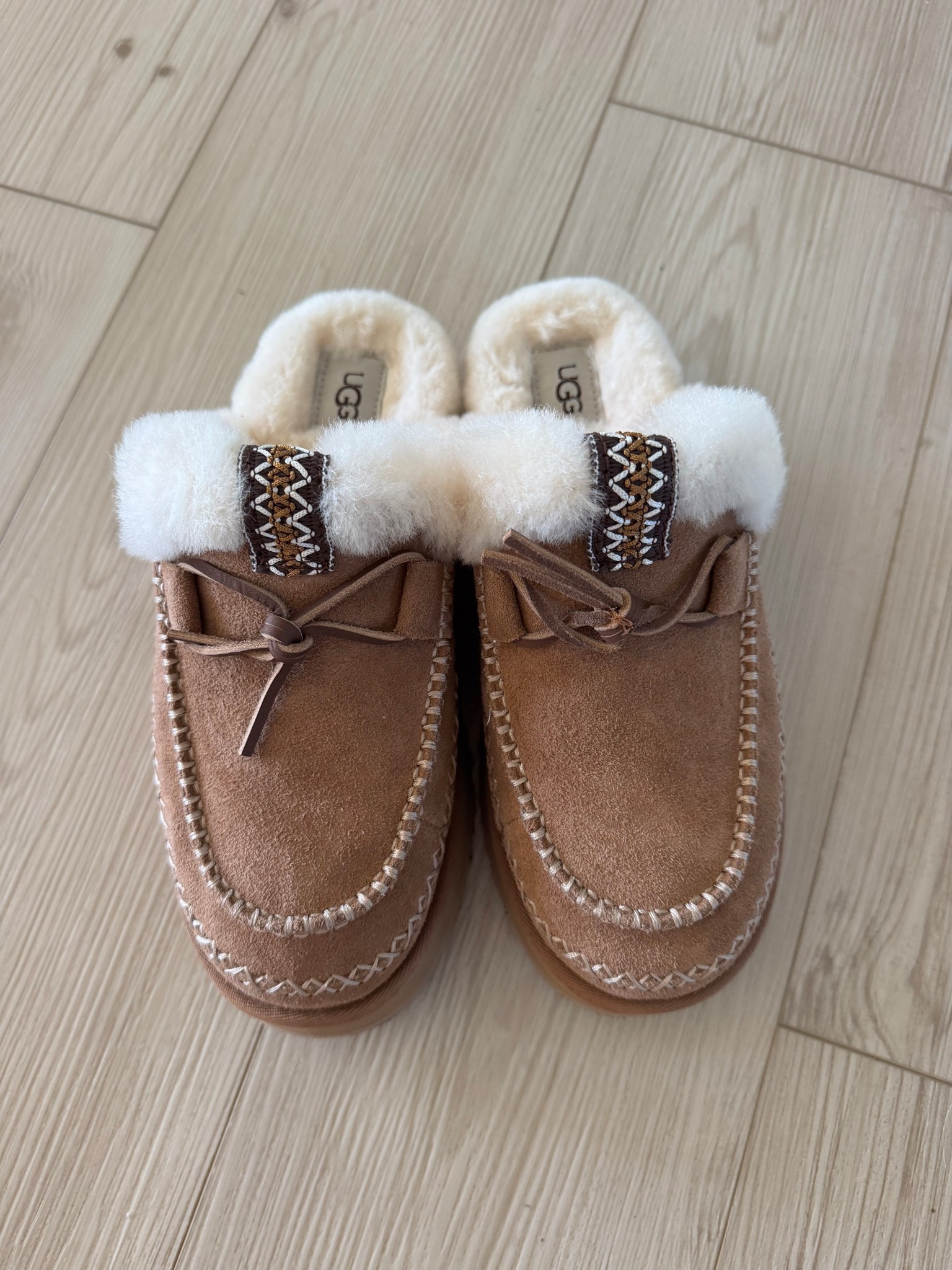 Uggs, fall shoes, boots, slip ons, comfortable, winter, slippers. Slides. 

#LTKFallSale #LTKSeasonal #LTKShoeCrush