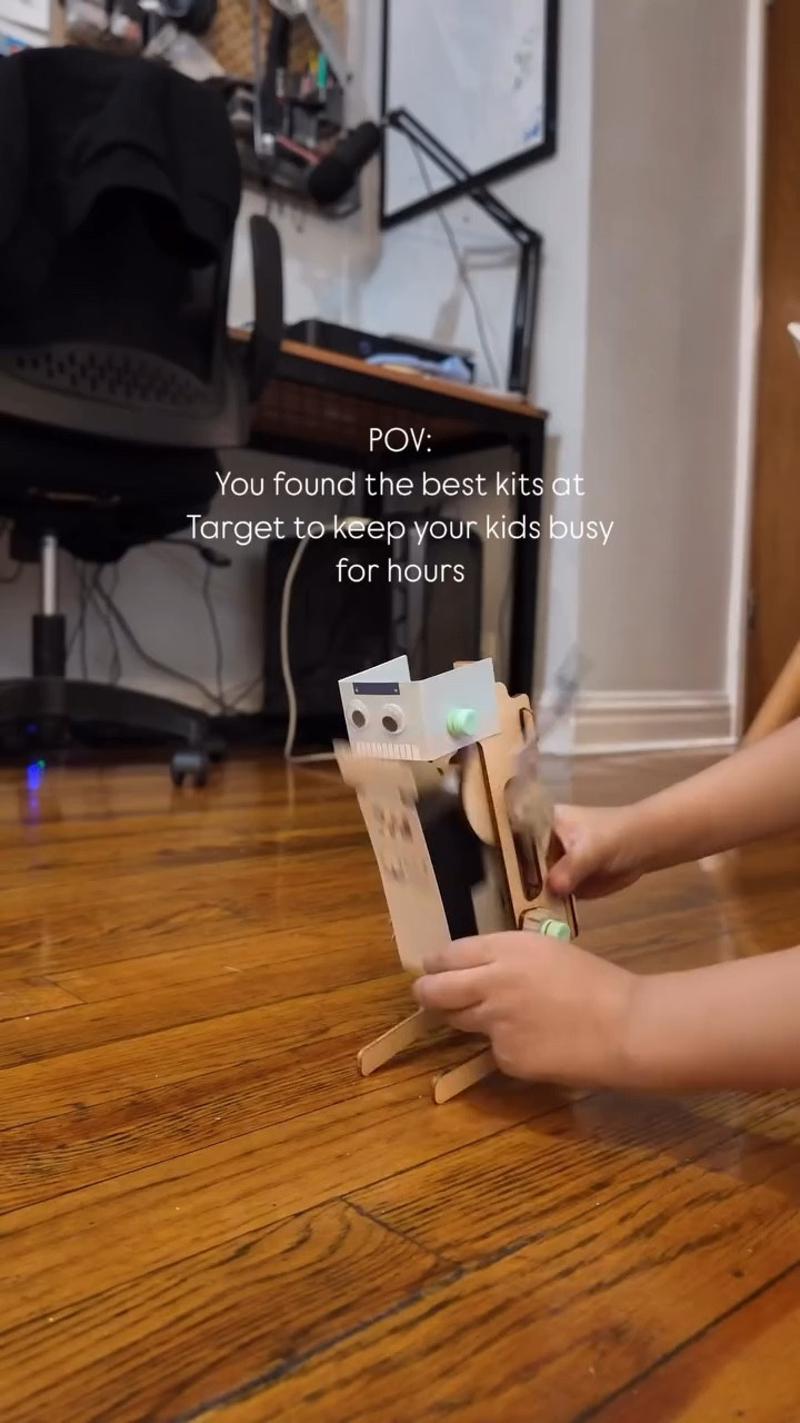 The last few Christmas’s I’ve been buying the boys a kit from @kiwkco_us that we can do together. They love getting to do STEM activities. And now they’re even closer to home because we can find them at @target! We loved getting to make these robots and learning about the mechanics of making a machine. 🤖 Check out your local target to find a @kiwico_inc kit for yur kiddos next birthday, holidays, or homeschooling activities. 🤖 #KiwiCoAtTarget and #kiwicopartner