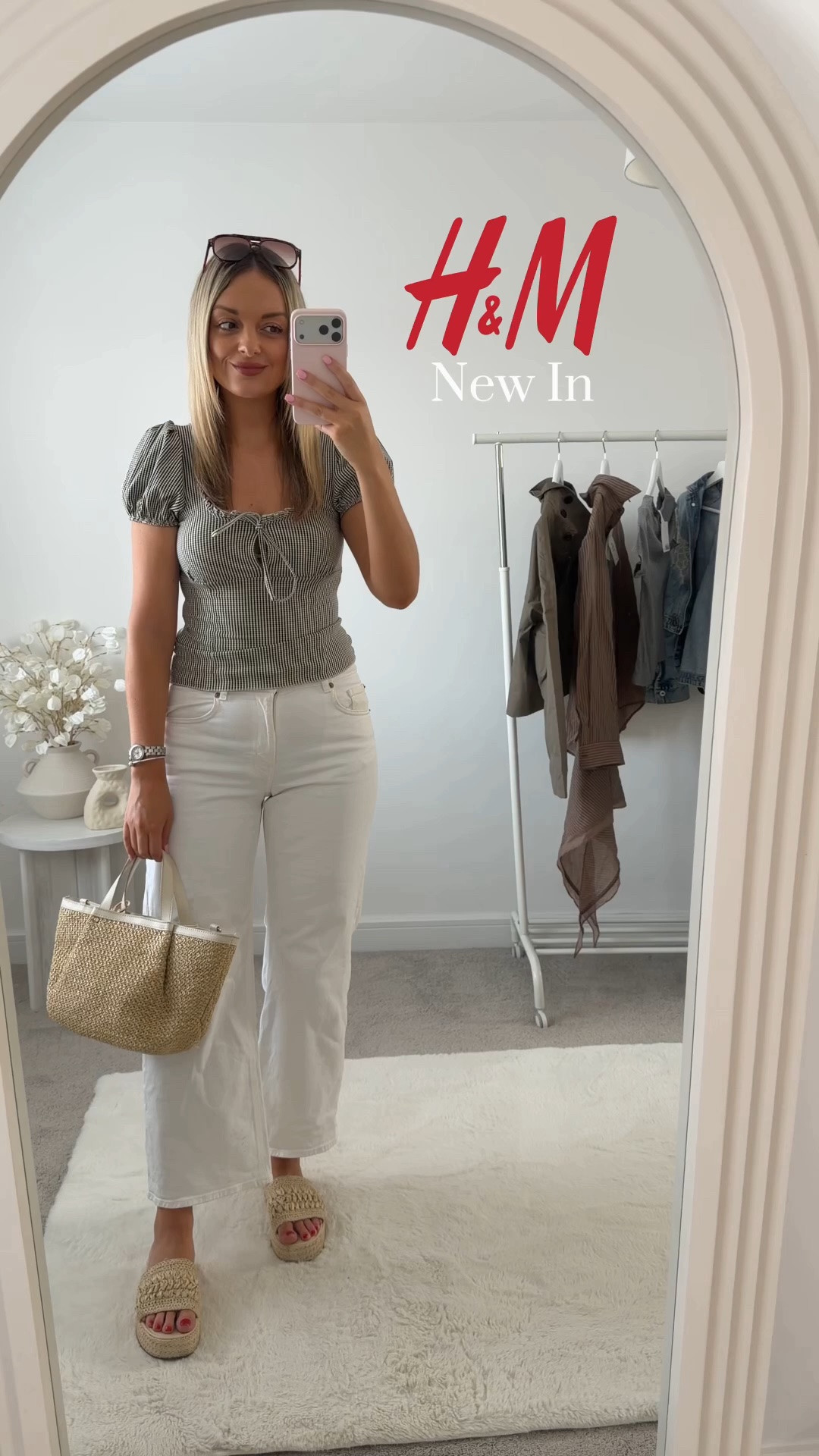 H&M New In Early Autumn Haul 🤎🍂☕️

I thought I’d share some of these gorgeous new in autumn transitional pieces from H&M. 🤎

I’m absolutely in love with this puff sleeve tie detail top, and paired with white jeans, it’s perfect for this time of year. 🍂

I also love this khaki short trench coat  the perfect lightweight piece to take you into autumn. And I’m obsessed with these drawstring trousers! They’re perfect for everyday wear and so comfortable. ☕️🤎

Autumn fashion autumn style puff sleeve blouse white jeans trench coat drawstring trousers ribbed tshirt trousers

#LTKuk #LTKautumn #LTKeurope