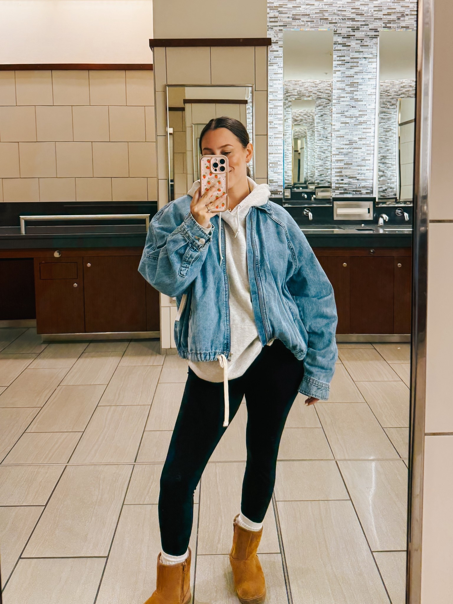 New favorite Walmart find is this denim jacket!!! Perfectly cropped and boxyyy #ootd