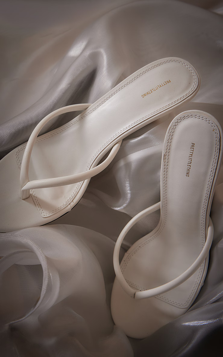 White PU Toe Thong Round Toe Mid Heeled Mules | Footwear | PrettyLittleThing UK