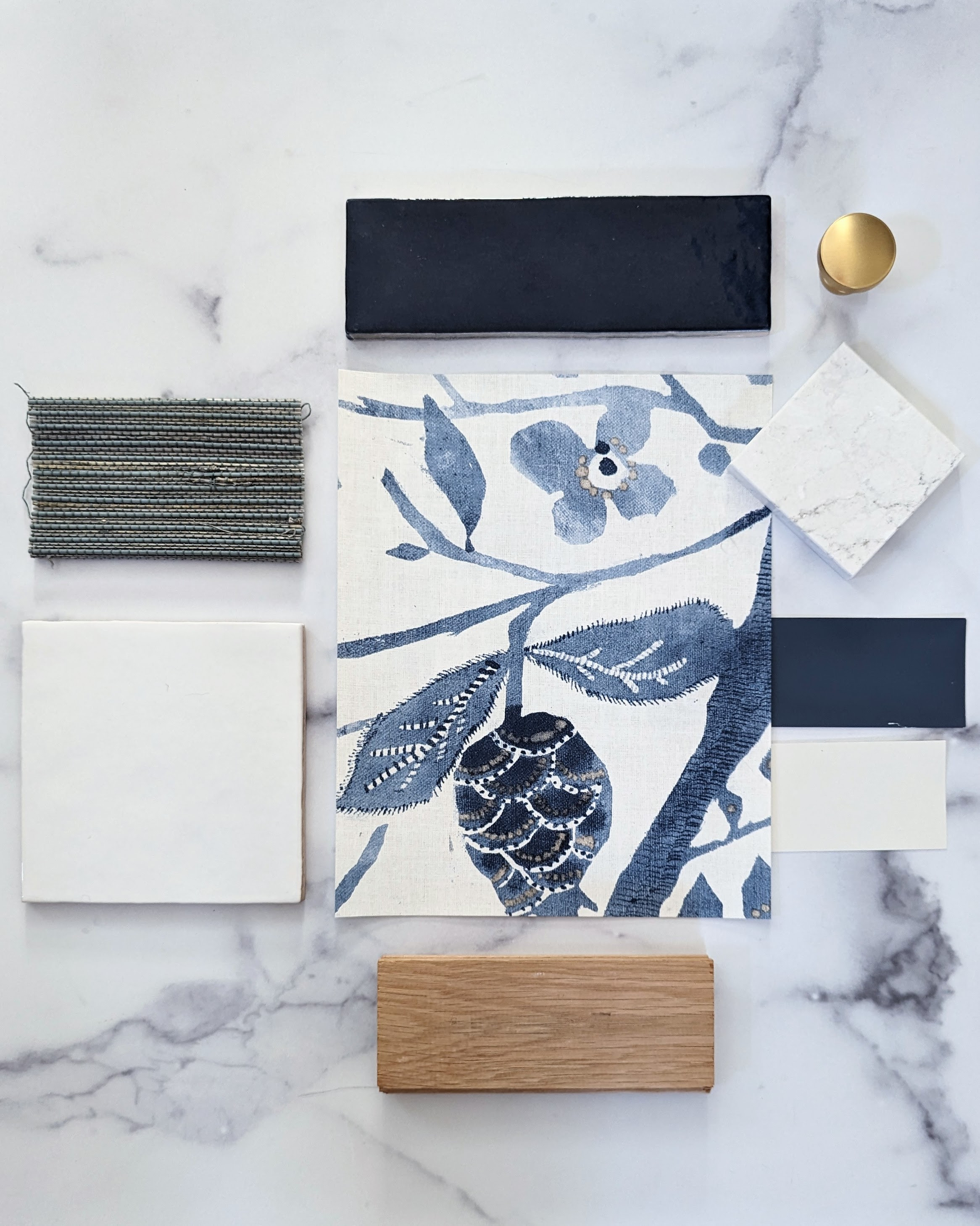 Blue and white is always a classic in a kitchen or any other room. 

 #blueandwhite #wallpaper #kitchendesign #LTKHome