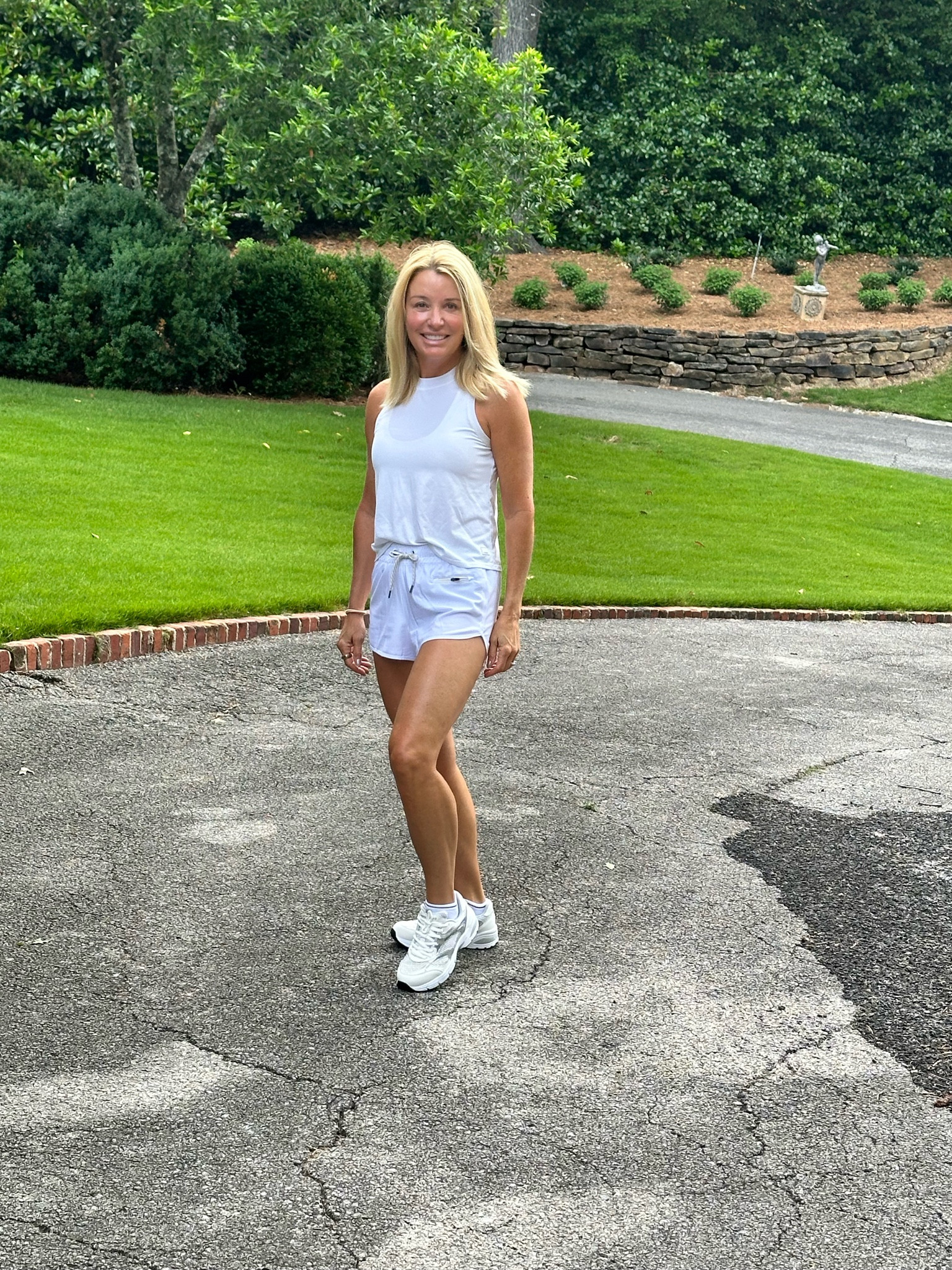 The perfect walking outfit  

#LTKFitness #LTKActive #LTKFindsUnder100