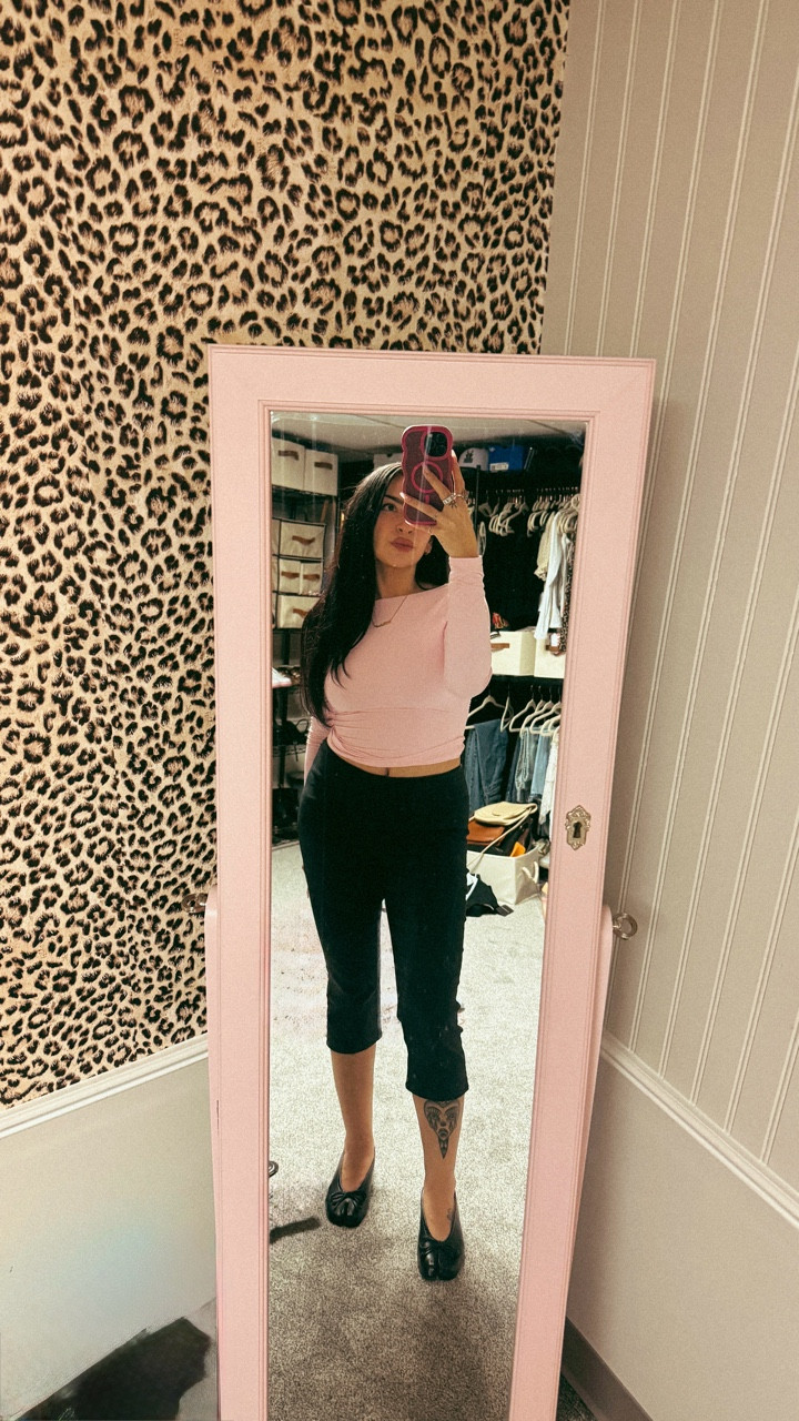 It’s a capri spring! Loving this vibe lately! ✨🩷🫶🏼

#motherhood #momofthree #parents #marriedlife mom life, realistic motherhood, millennial mom, parents, marriage, girlhood

#LTKmomlife #LTKgrwm #LTKPetite