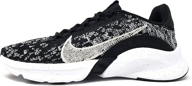 Nike Women's Sneaker | Amazon (US)