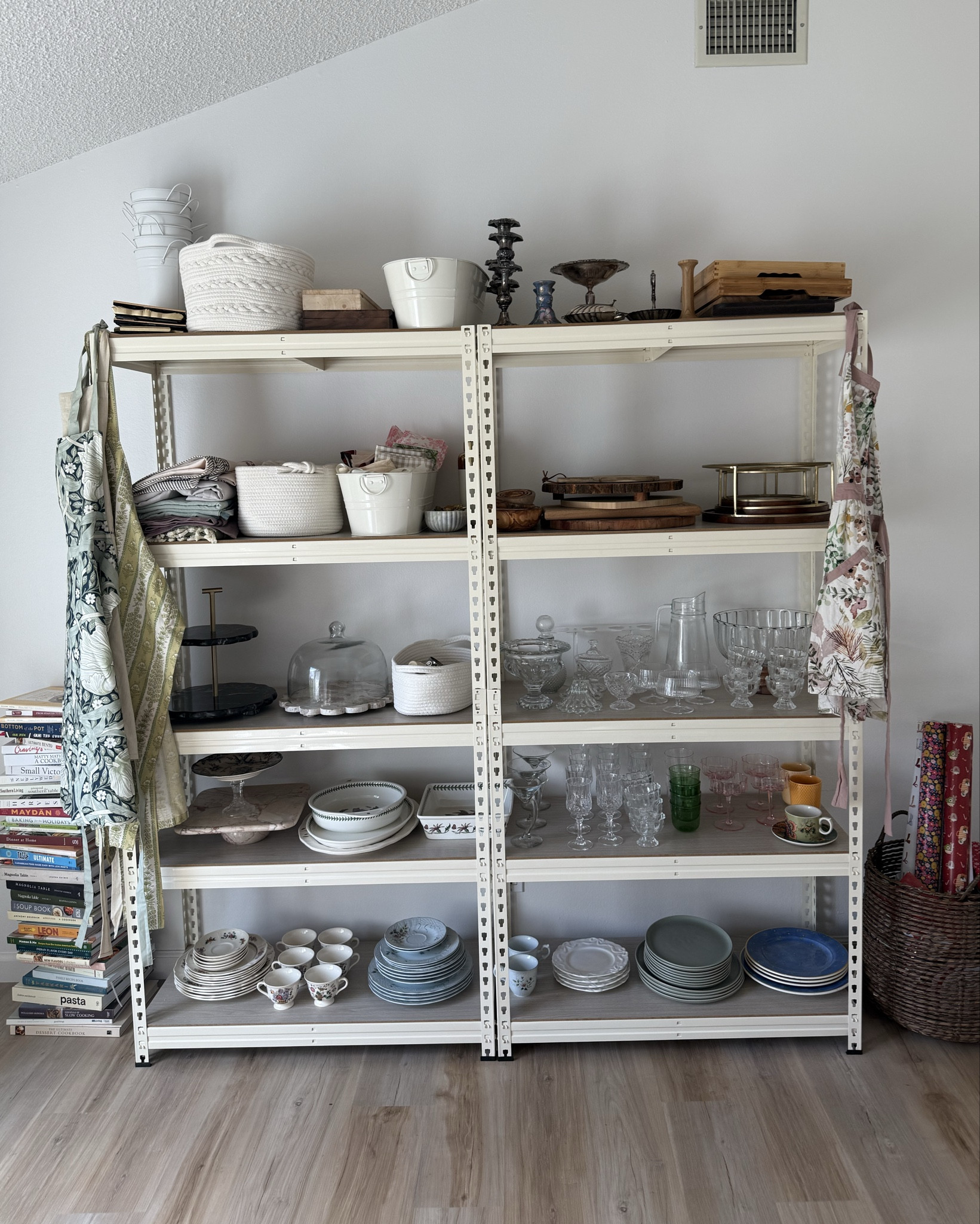 Build my dream hosting room with me!! Episode 2!!! These shelving units from Amazon are sooo beautiful I love the creamy color and the wood finish!!!


#LTKHome #LTKParties #LTKSeasonal