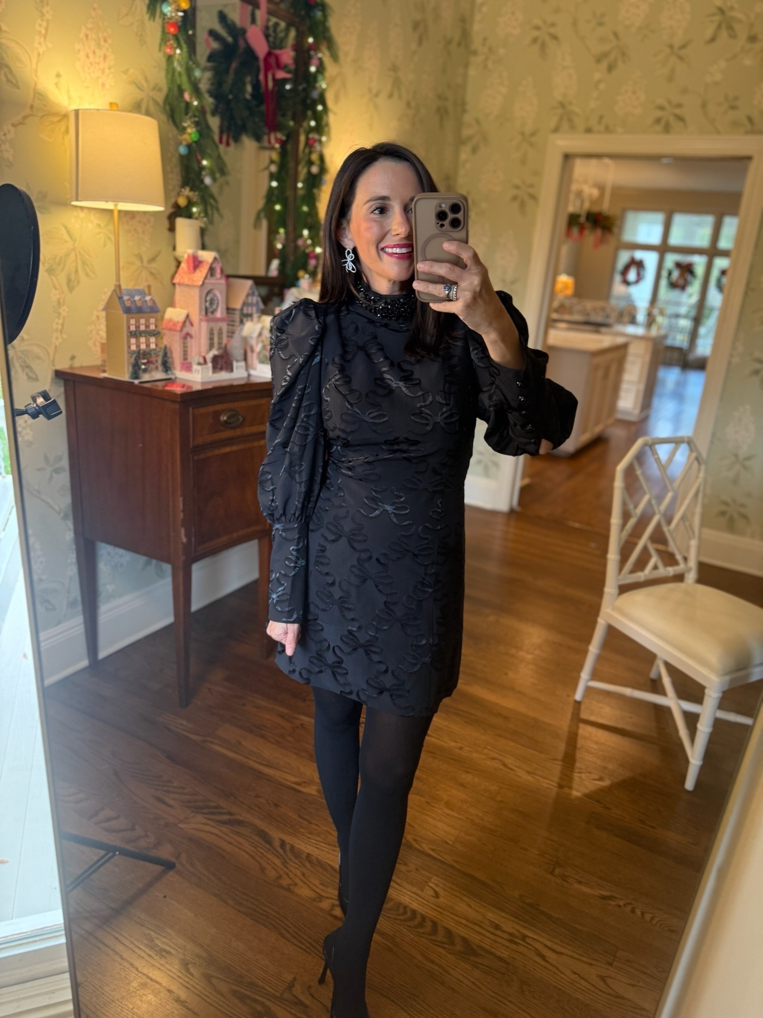 Such a beautiful black dress for the holidays🖤🖤🖤

#LTKHoliday #LTKWedding #LTKFindsUnder100