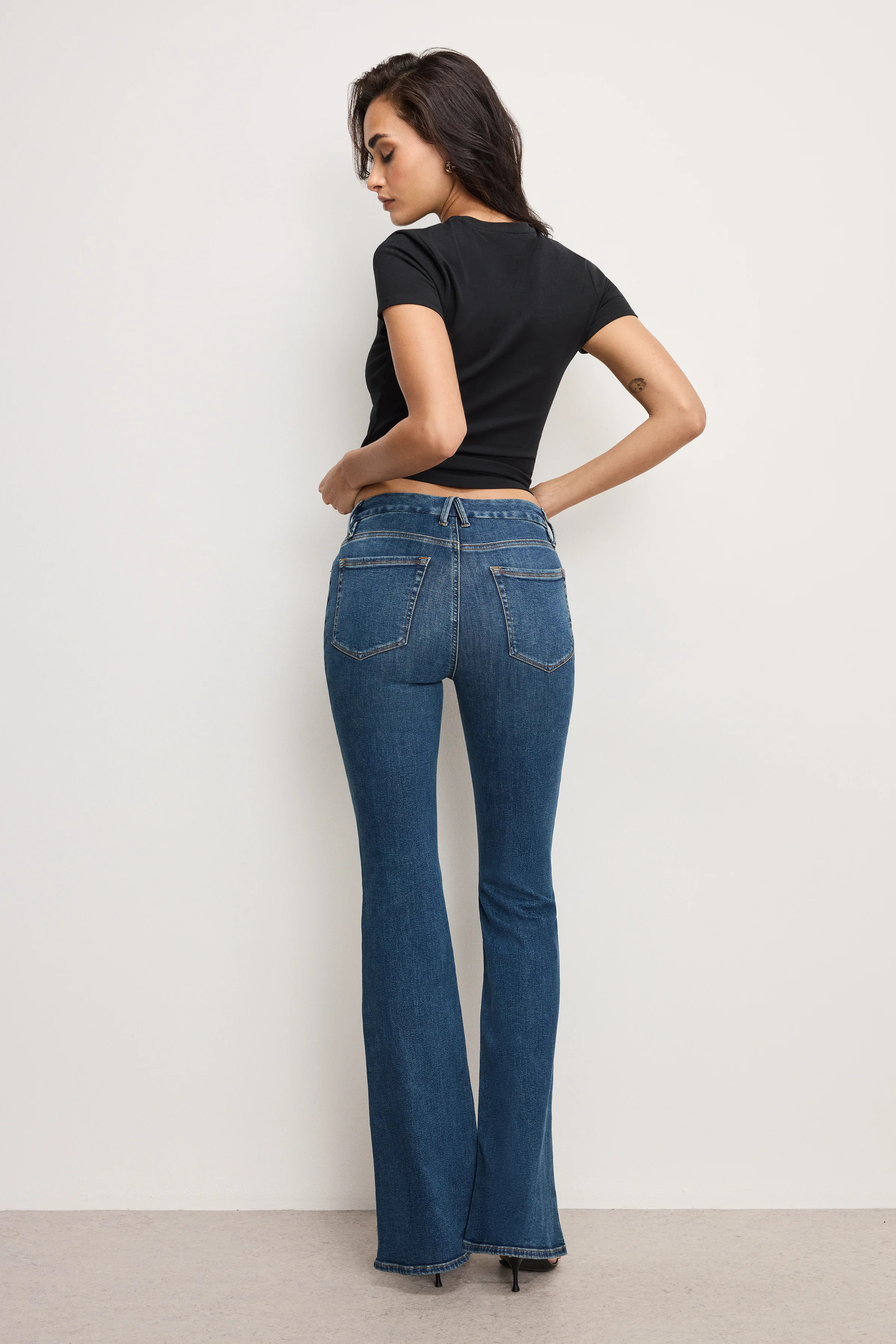 GOOD LEGS FLARE JEANS | BLUE004 | Good American