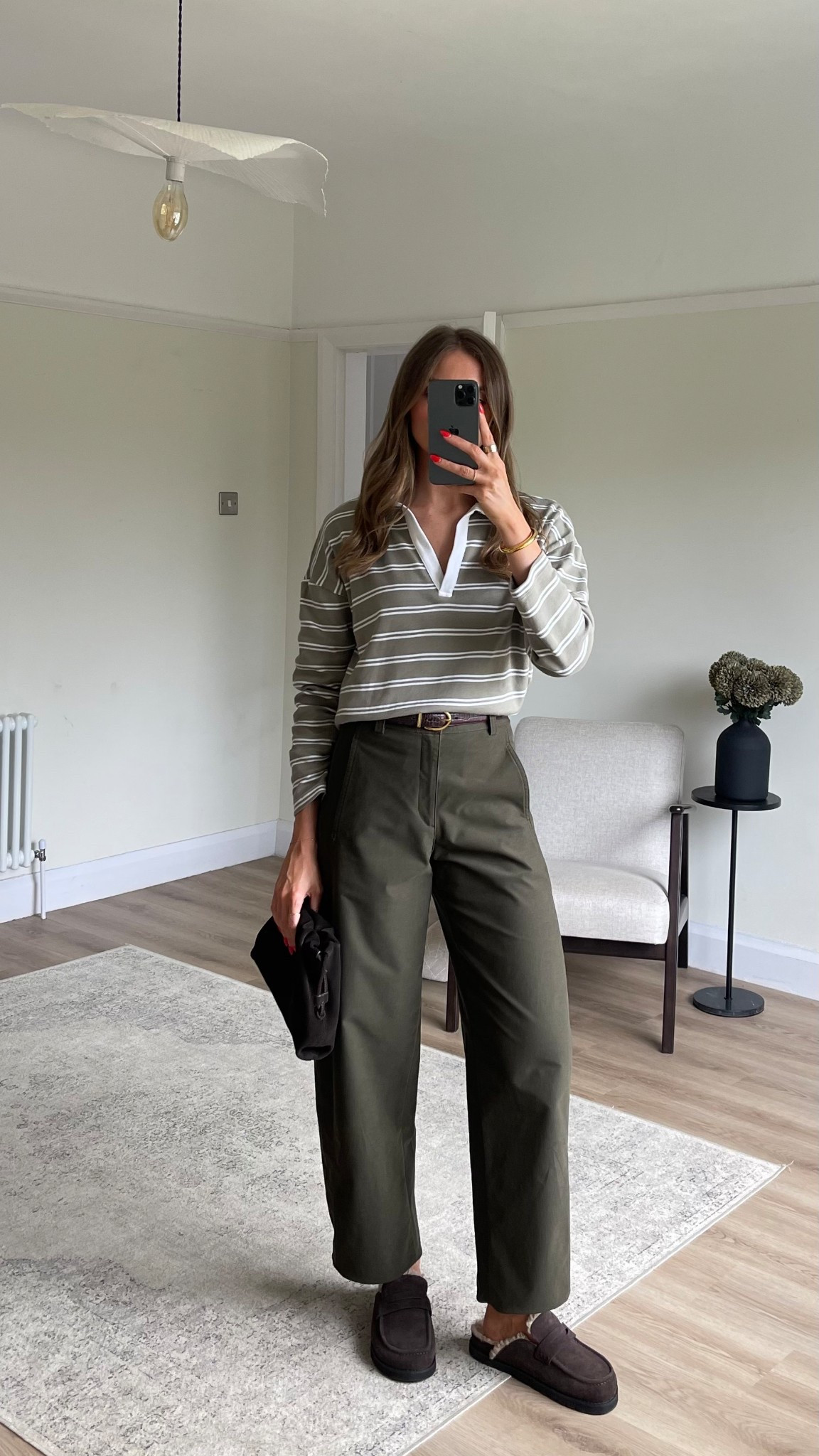 Styling the Dune ‘goldy’ brown suede backless loafers
Matalan rugby style shirt - not online yet
Uniqlo barrel trousers - XS
I’m 5ft 6
Brown suede cos bag - similar linked 


Barrel trousers, Uniqlo trousers, rugby style shirt, 