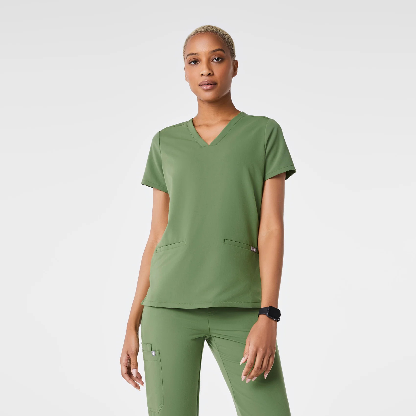 Women's Casma Three-Pocket Scrub Top™ - Fern · FIGS | FIGS
