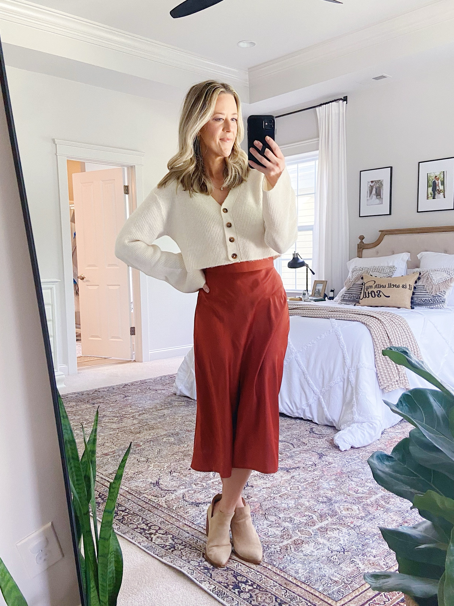 Silk skirt outfit for fall family pictures, date night or church 

Linking similar items  

Elevated mom style | fall workwear | church outfit | teacher outfit | pumpkin patch outfit | fall photos outfit 


#LTKStyleTip #LTKBacktoSchool #LTKFindsUnder50