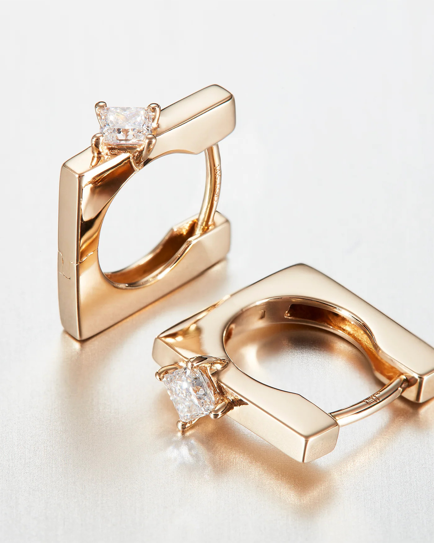14K Gold Lab Grown Diamond Huggie Earrings | Jenny Bird (US)