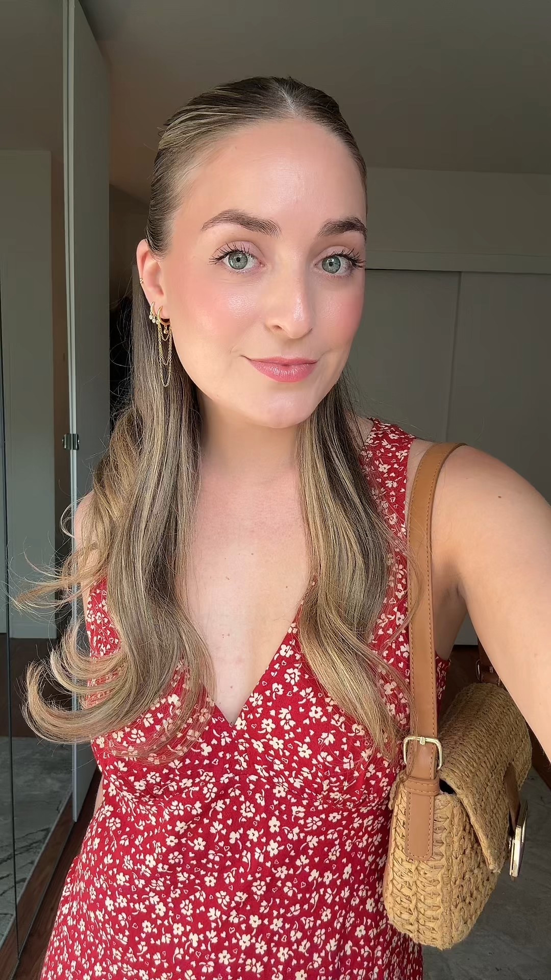 The warm weather has arrived in NYC! 

Dress: Reformation
Bag: Forever 21 (RIP) 
Earrings: NYC street vendor 