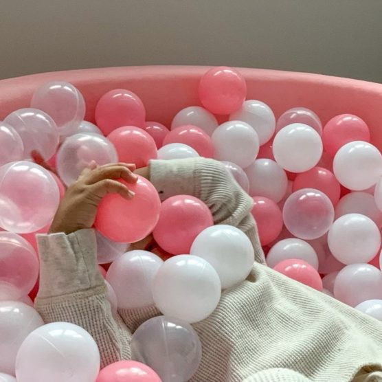 Balu Organics Large Velvet Ball Pit with 400 Balls – Pink | The Tot