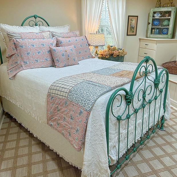 Country Cottage Vintage Patchwork Quilt | Antique Farm House