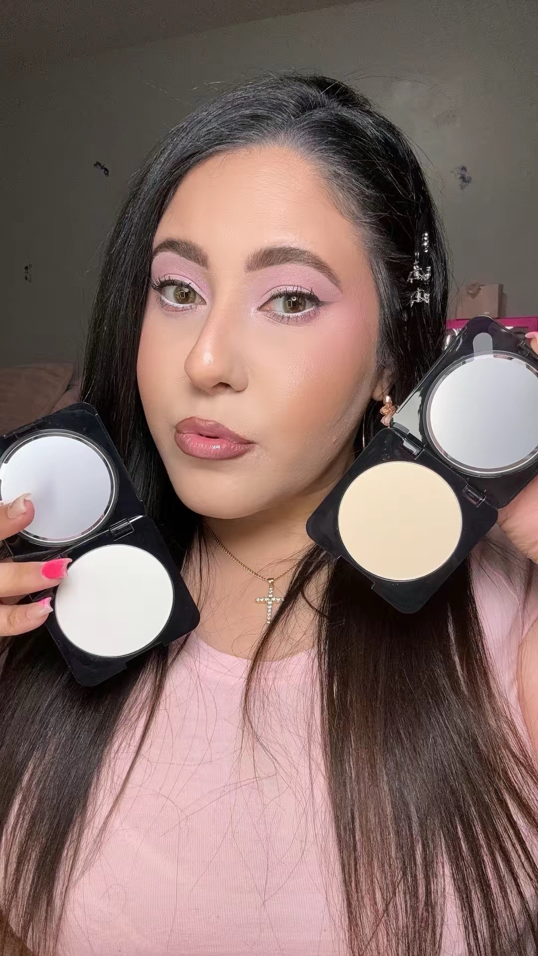 First impression → Immediate obsession

Before: Base looking cute but still giving
“needs refinement”
During: One press of @hudabeauty Easy Bake Pressed Powder and I literally paused... because EXCUSE ME??
After: Filter in real life. Blurred. Smooth.
Unreal. I’m in love.💕

Poundcake + Sugar Cookie Translucent melted into my skin, locked everything in, and delivered that soft luxury finish that makes you stare at yourself longer than necessary. No flashback. No heaviness. Just expensive-looking makeup energy. ✨

Consider this your sign - she’s not optional, she’s essential 💋 

•
•
#hudabeauty #hudabeautyeasybake #makeupreview #beauty #newmakeup