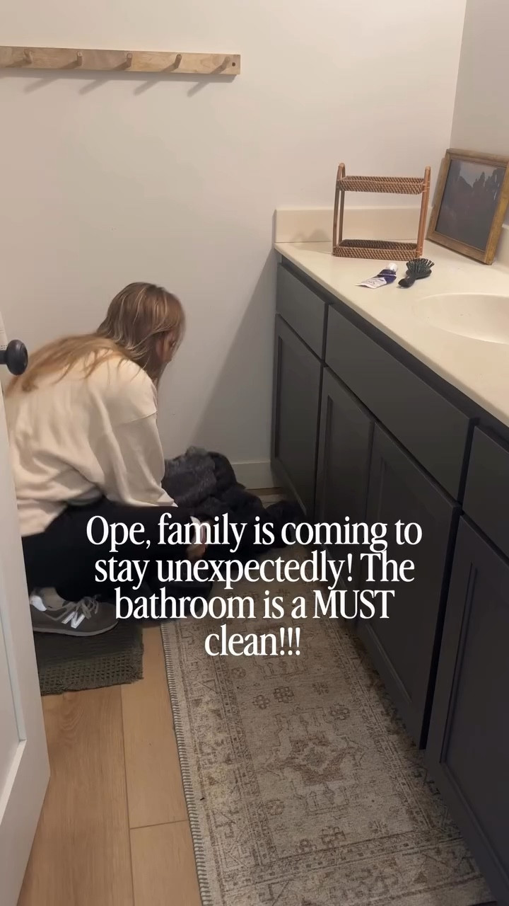 But it’s gotta be quick! 😂 

I think one thing that helps me a lot is keeping my cleaners handy (all in one place under the sink) and using tools that help me get it done fast! ✔️

Comment ✨TOOLS✨for a list of some of my fast favs for cleaning when company stays! 🙌✨